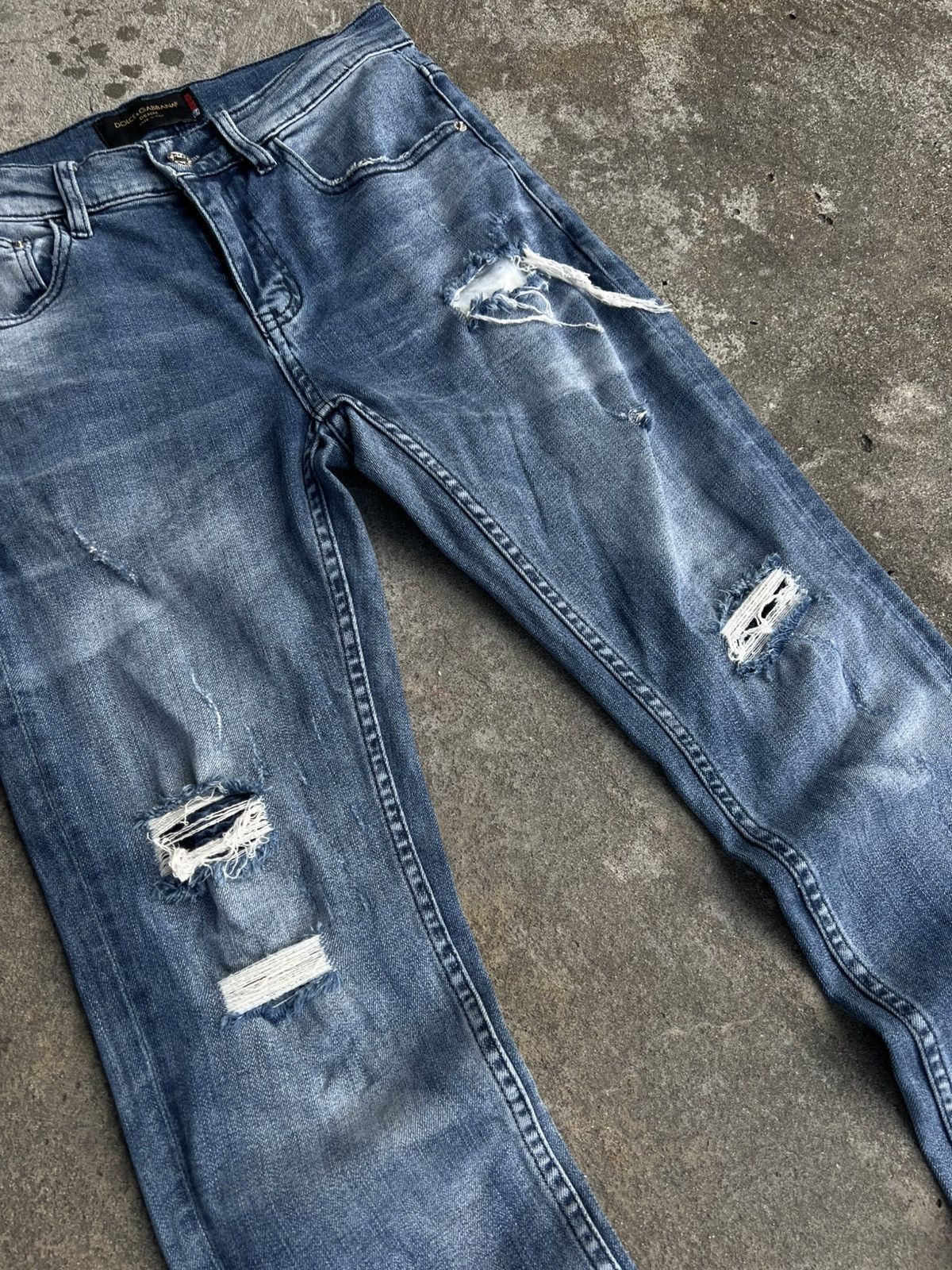 Dolce & Gabbana Crazy Vintage Dolce&Gabbana Big Metal Logo Distressed Jeans Size US 31 - 8 Thumbnail