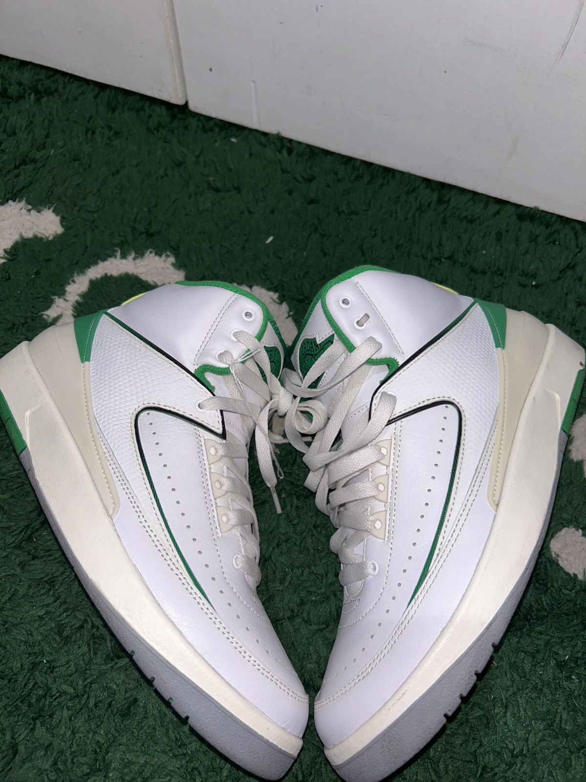 Jordan Brand Jordan 2 Lucky Green size 8 Preowned with box Size US 8 / EU 41 - 2 Thumbnail