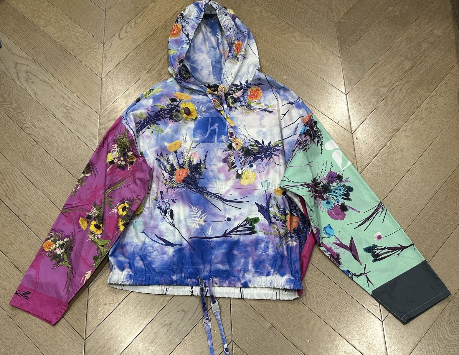 Louis Vuitton LOUIS VUITTON FLORAL PRINTED HOODIE Size US S / EU 44-46 / 1 - 1 Thumbnail