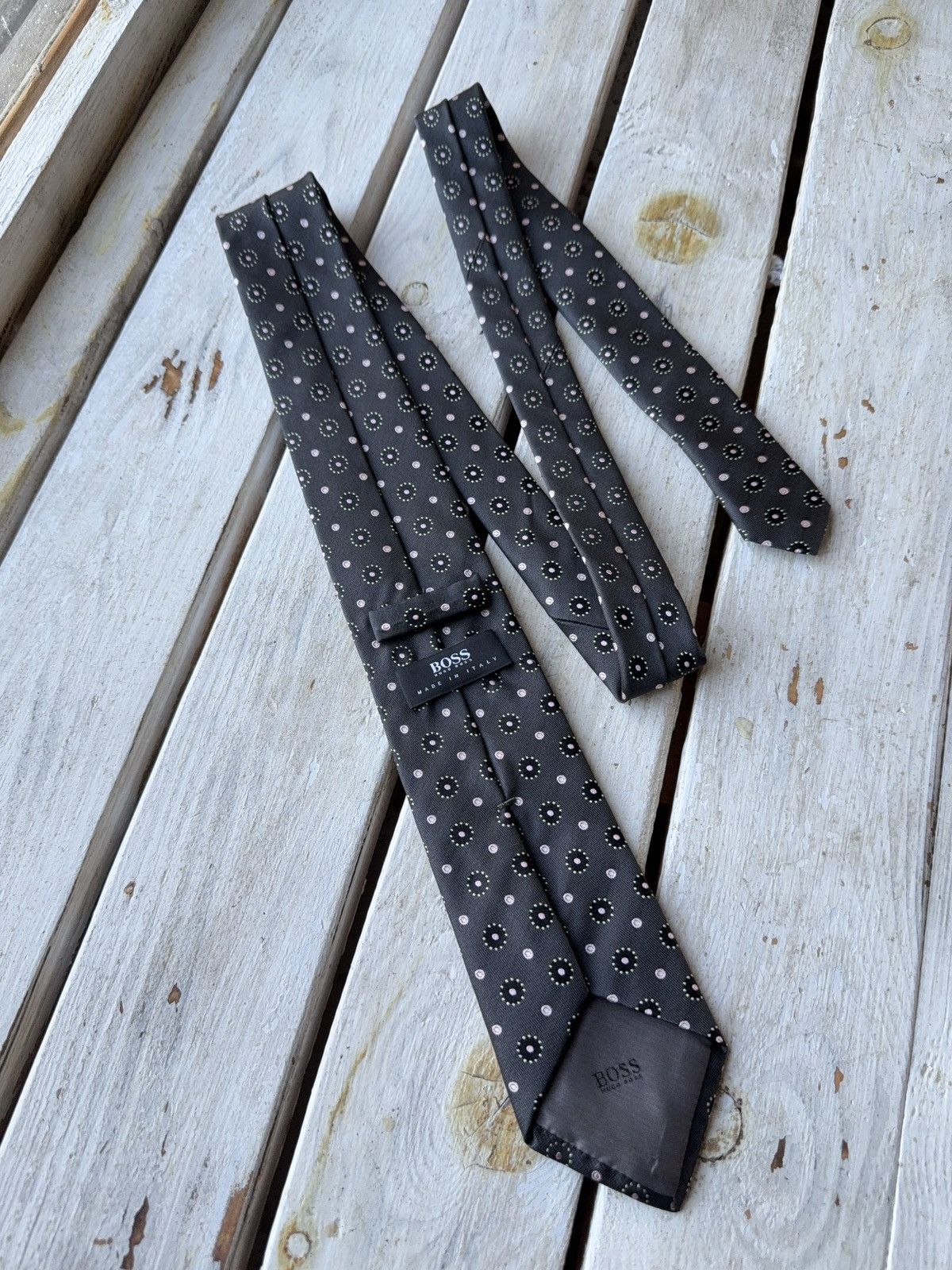 Designer × Hugo Boss Hugo Boss Silk Tie Black Pink Dot Medallion Italy Size ONE SIZE - 5 Thumbnail