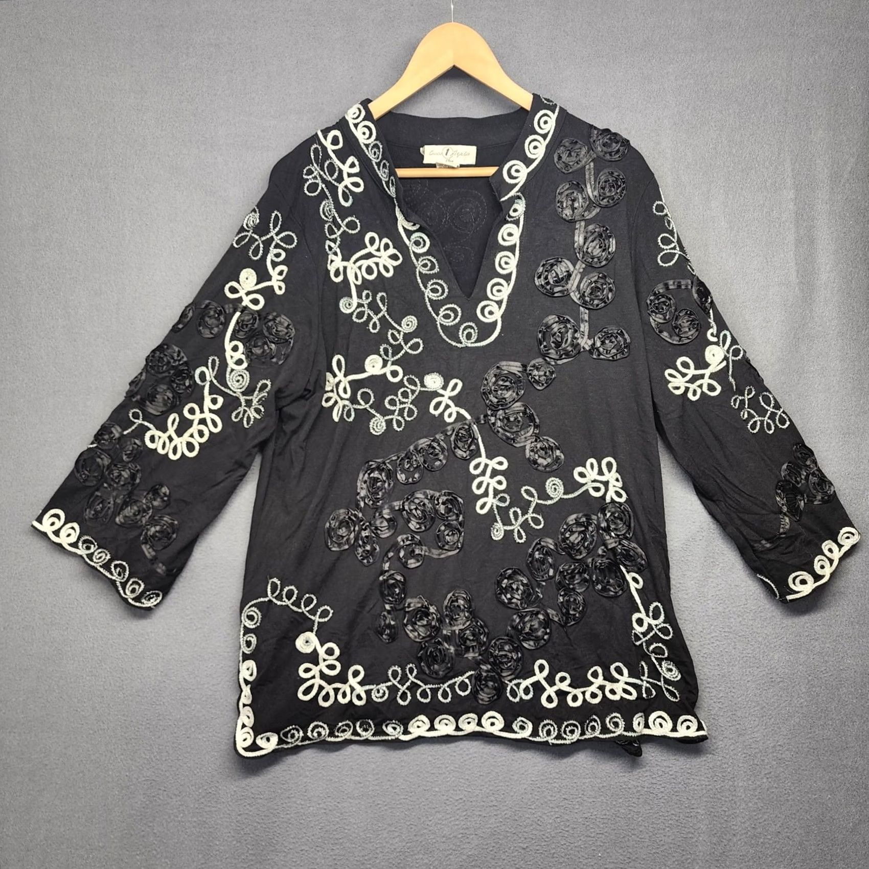 Vintage VINTAGE Once Again Top Women 1X Black Embroidered Embellished Floral Tunic Artsy Blouse V-Neck Pullover Women 1X Mens? Size XL / US 12-14 / IT 48-50 - 2 Thumbnail