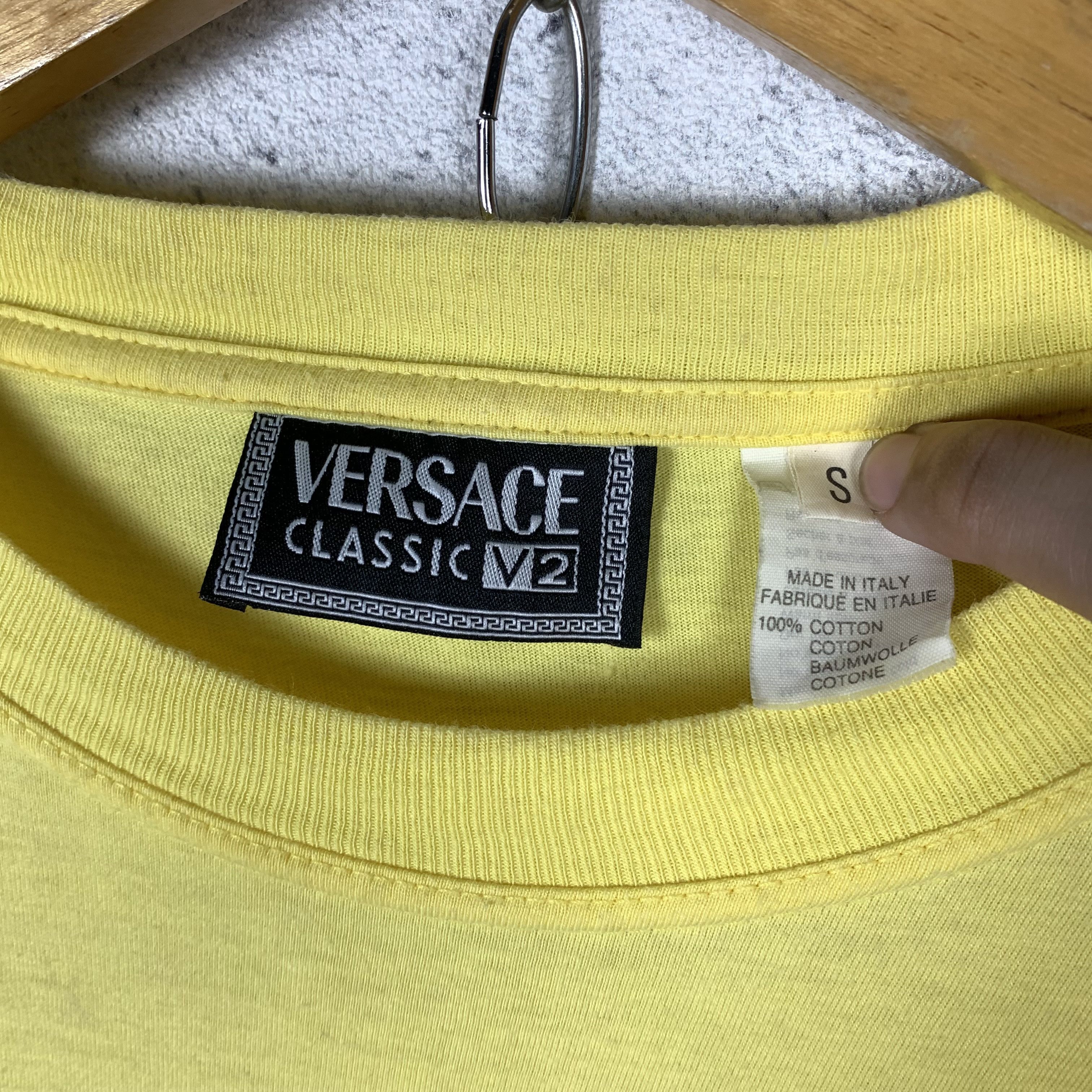 Versace Vintage Versace Classic V2 Tshirt Size US S / EU 44-46 / 1 - 3 Thumbnail