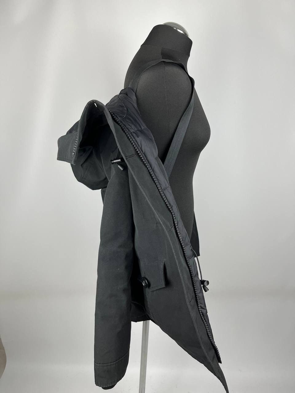 Canada Goose Canada Goose Women Black Down Jacket In USED CONDITION Size M / US 6-8 / IT 42-44 - 4 Thumbnail