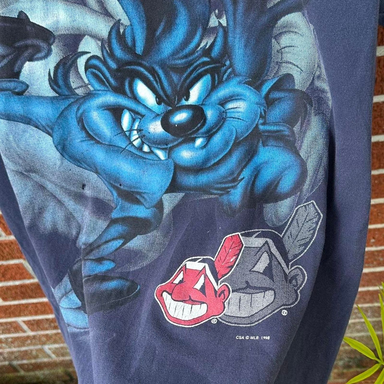Vintage Vintage thrashed cleveland indians looney tunes shadow tee Size US L / EU 52-54 / 3 - 3 Thumbnail
