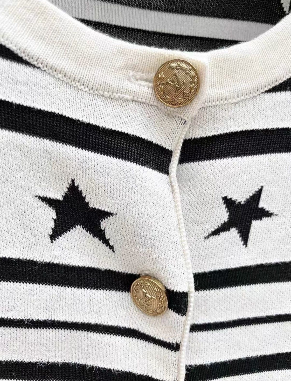 Louis Vuitton LV Stylish White Star Pattern Knit Cardigan J33 Size S / US 4 / IT 40 - 3 Thumbnail