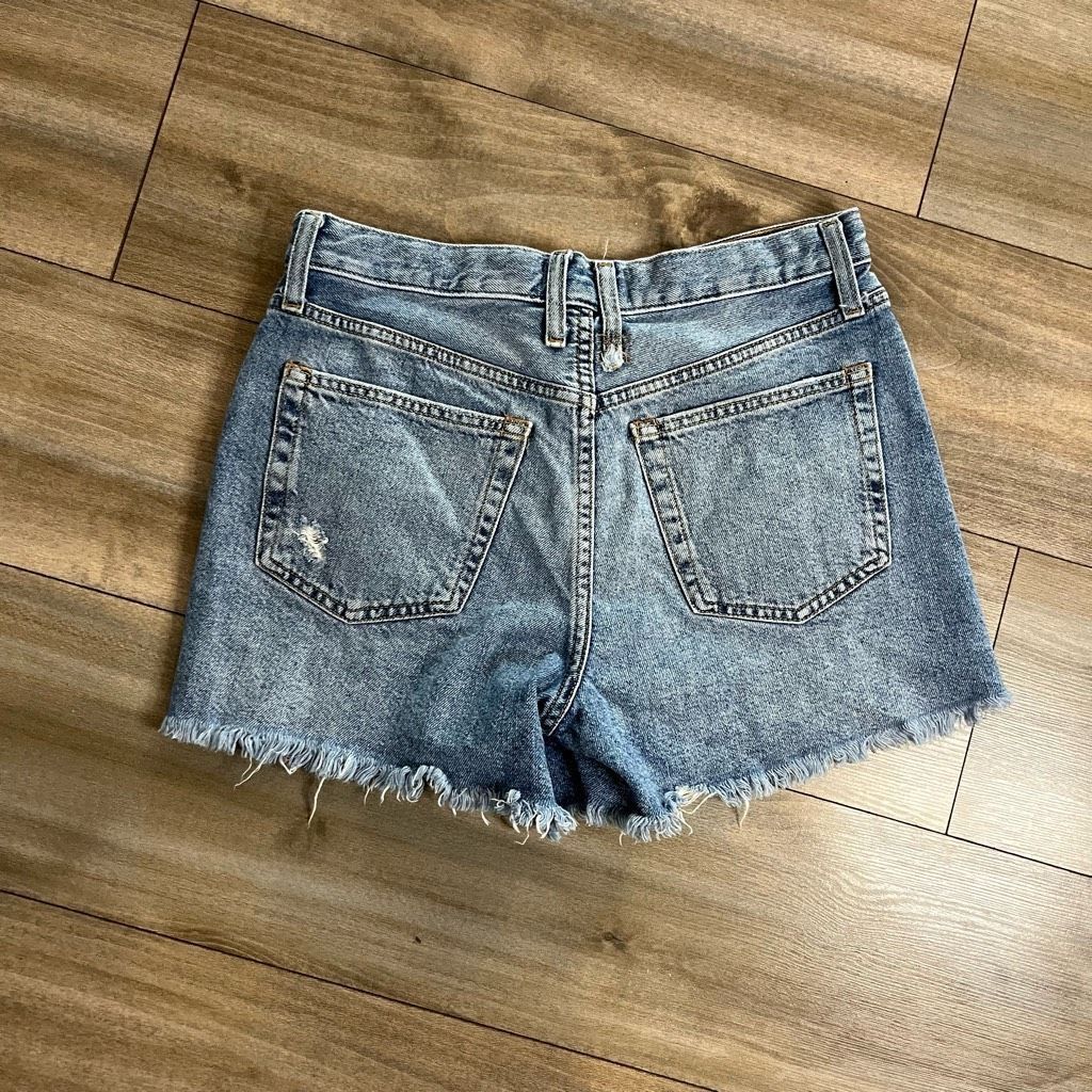 Free People Free People Lighy Wash Denim Casual Shorts Women 27 Size 27" / US 4 / IT 40 - 5 Thumbnail