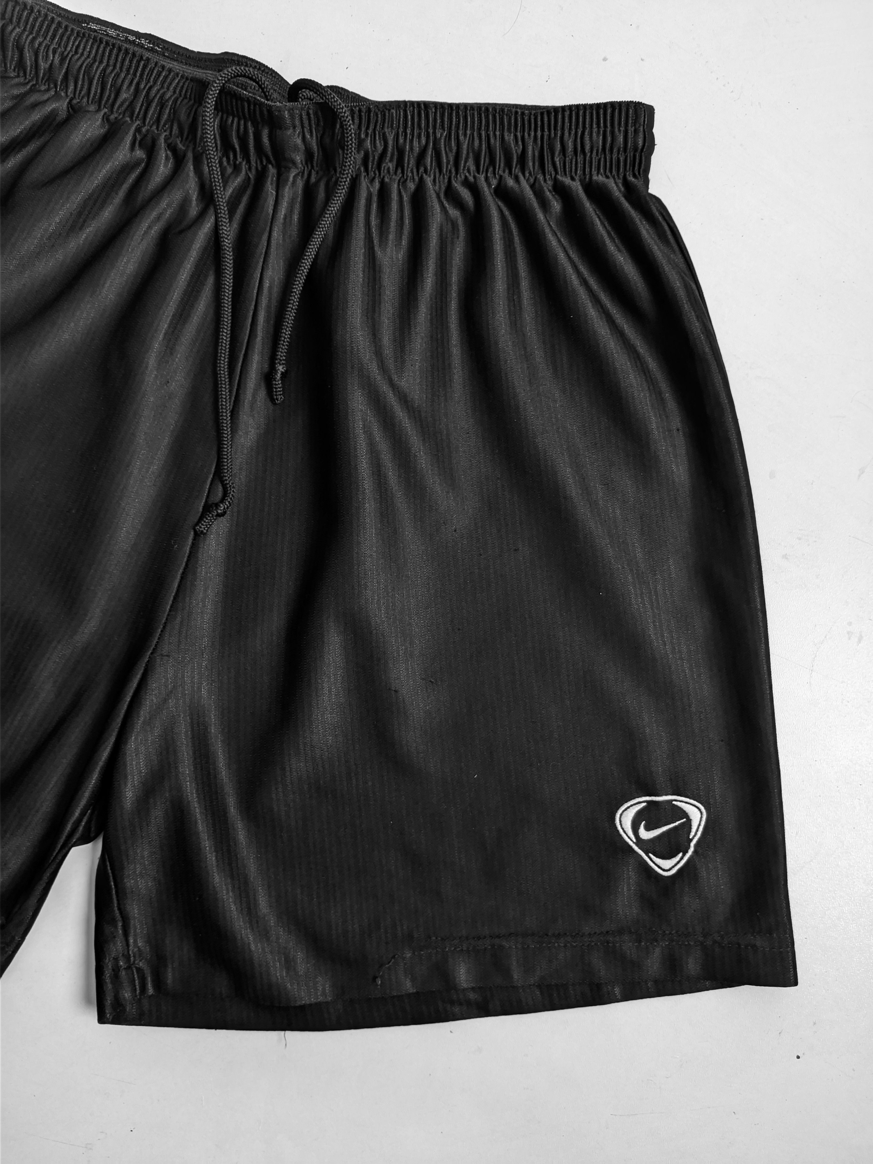 Nike Nike vintage shorts swoosh 90s Size US 34 / EU 50 - 2 Thumbnail