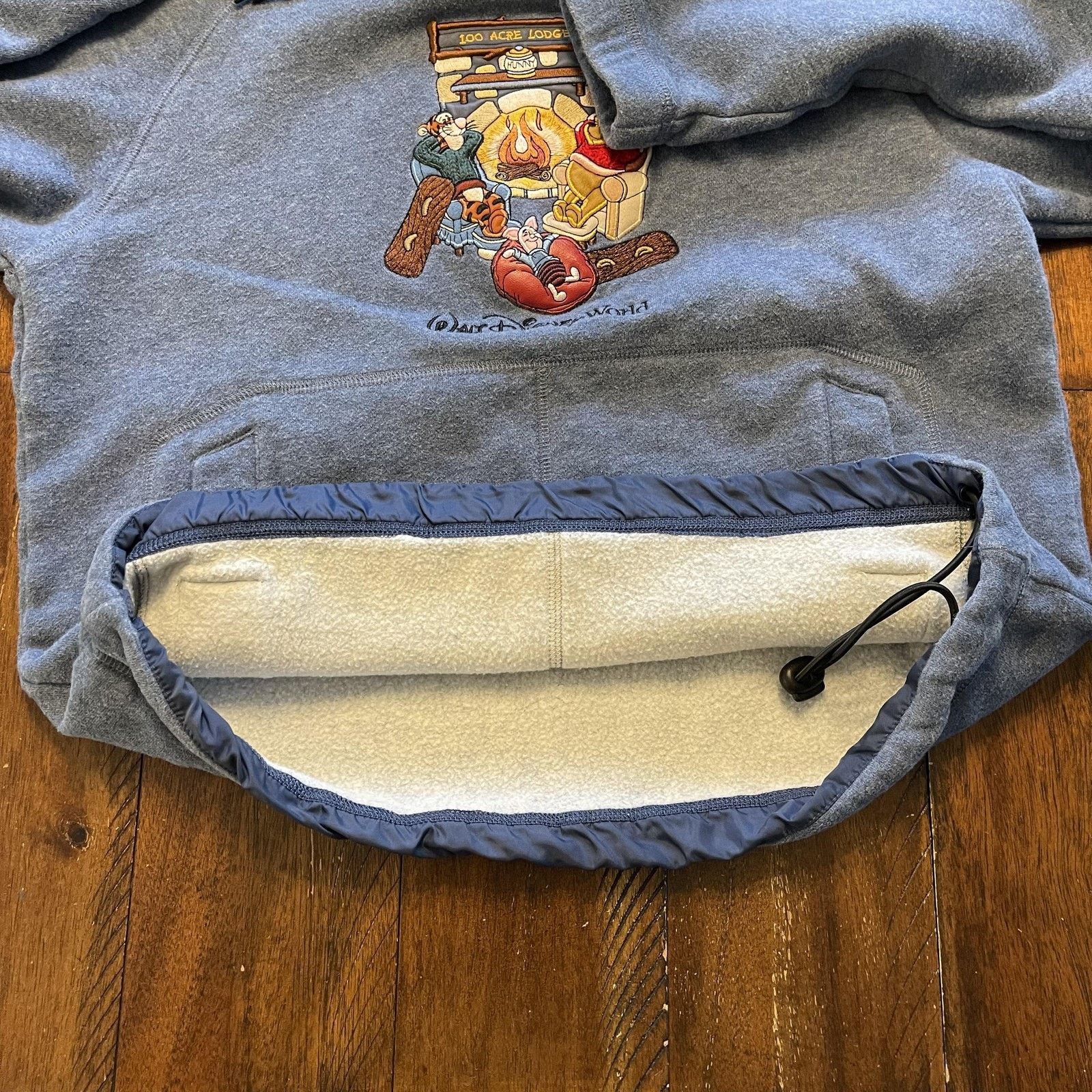 Disney Walt Disney World Hoodie S Pooh Tigger Eeyore 100 Acre Size US S / EU 44-46 / 1 - 8 Thumbnail