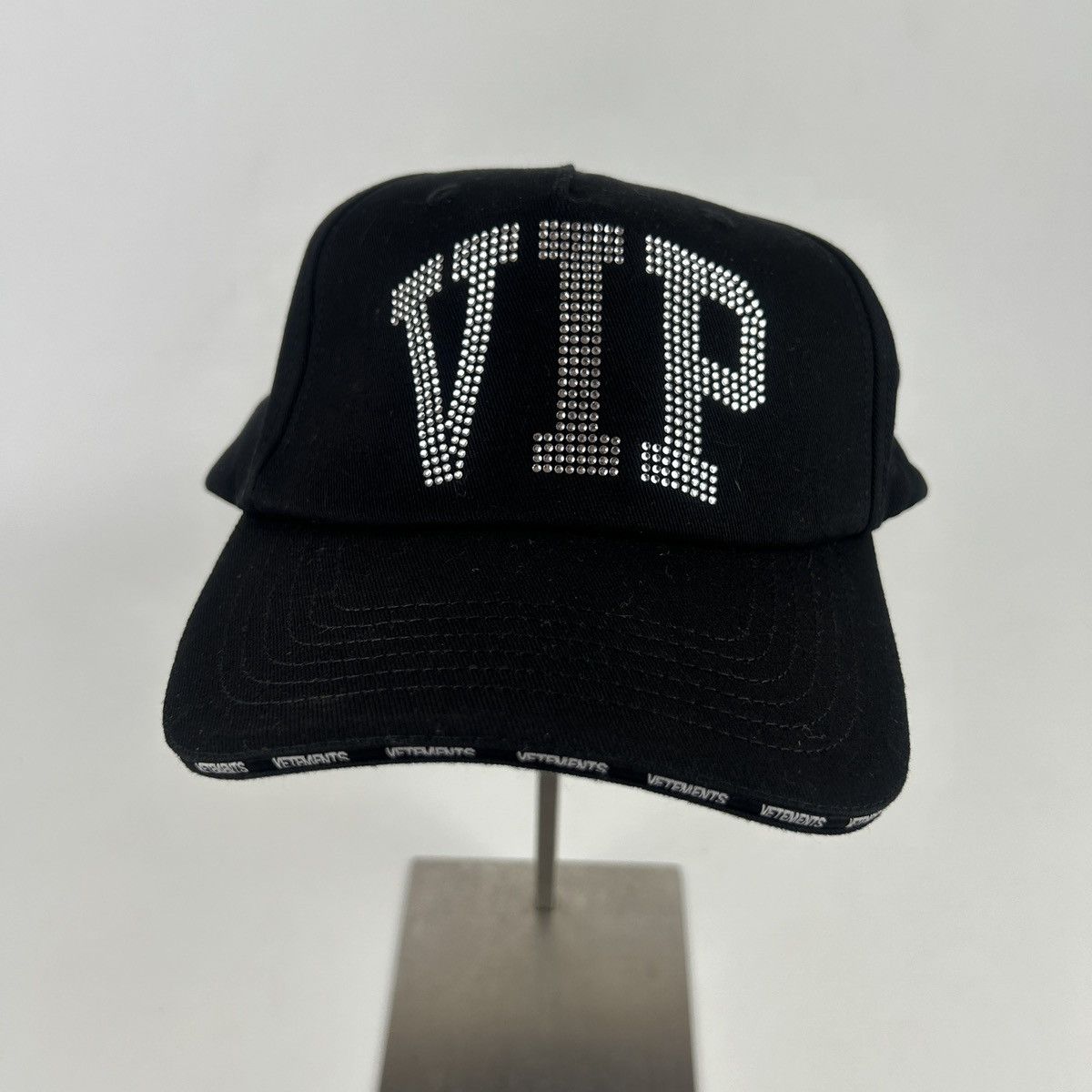 Vetements Vetements VIP Crystal Cap Size ONE SIZE - 3 Thumbnail