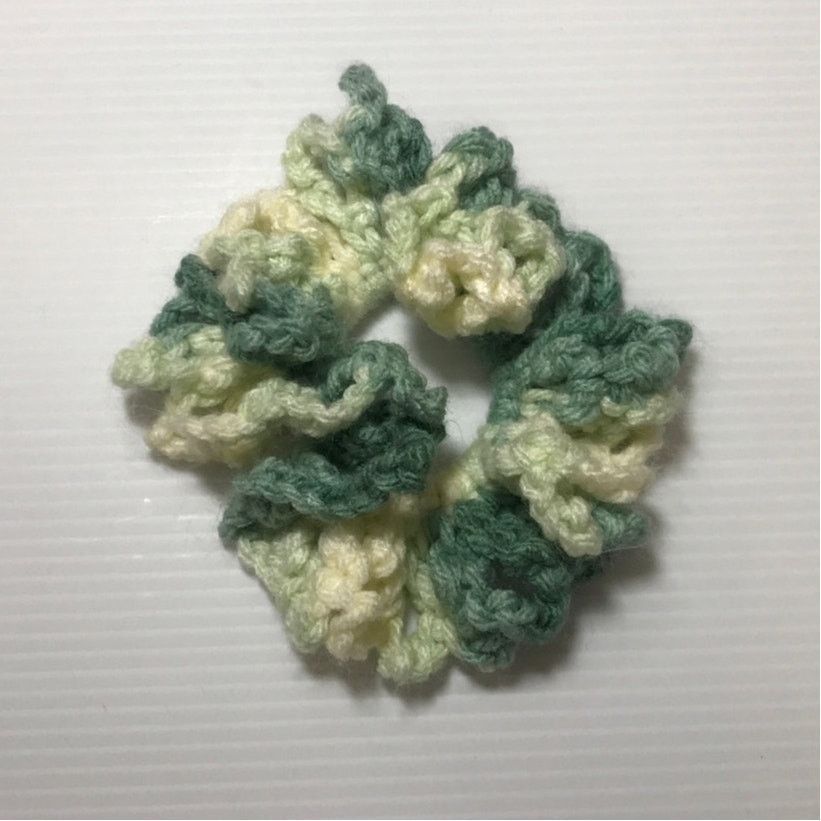 Handmade NWT Green Cream Handmade Crocheted Hair Scrunchie Size ONE SIZE - 1 Thumbnail