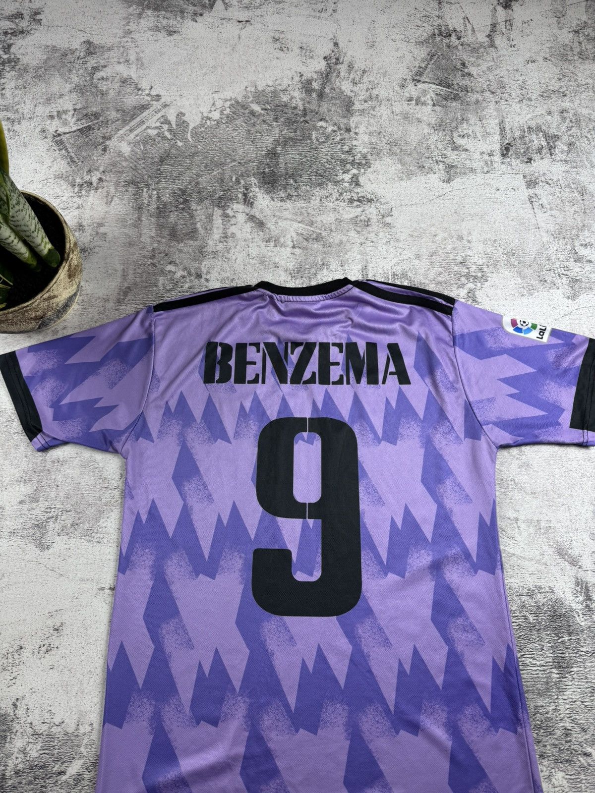 Vintage Real Madrid 2022 2023 Karim Benzema #9 Football Shirt Soccer Jersey T Shirt Tee Size US L / EU 52-54 / 3 - 16 Thumbnail
