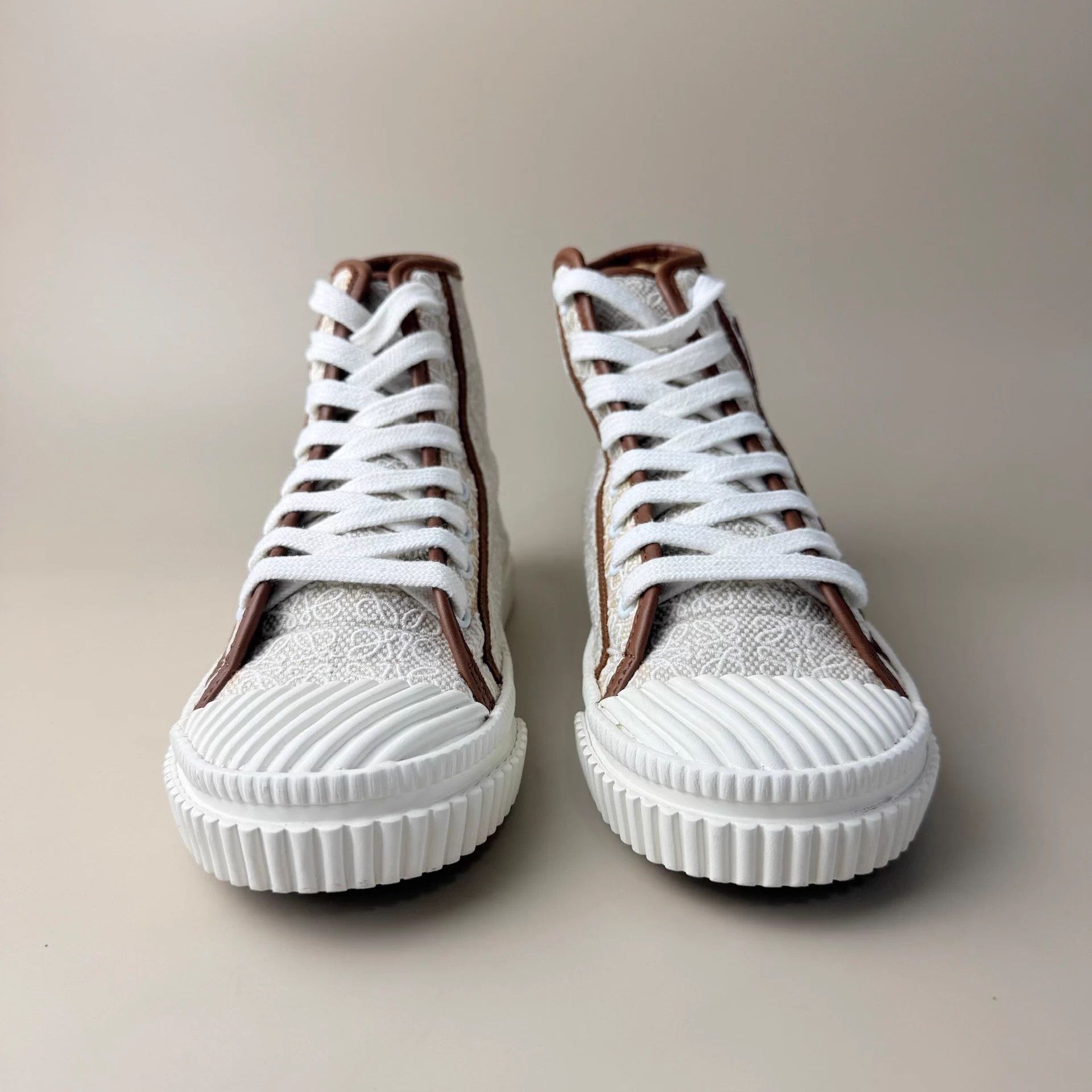Loewe Loewe allover logo lace-up sneakers EUR35 95 new Size US 4.5 / IT 34.5 - 2 Thumbnail