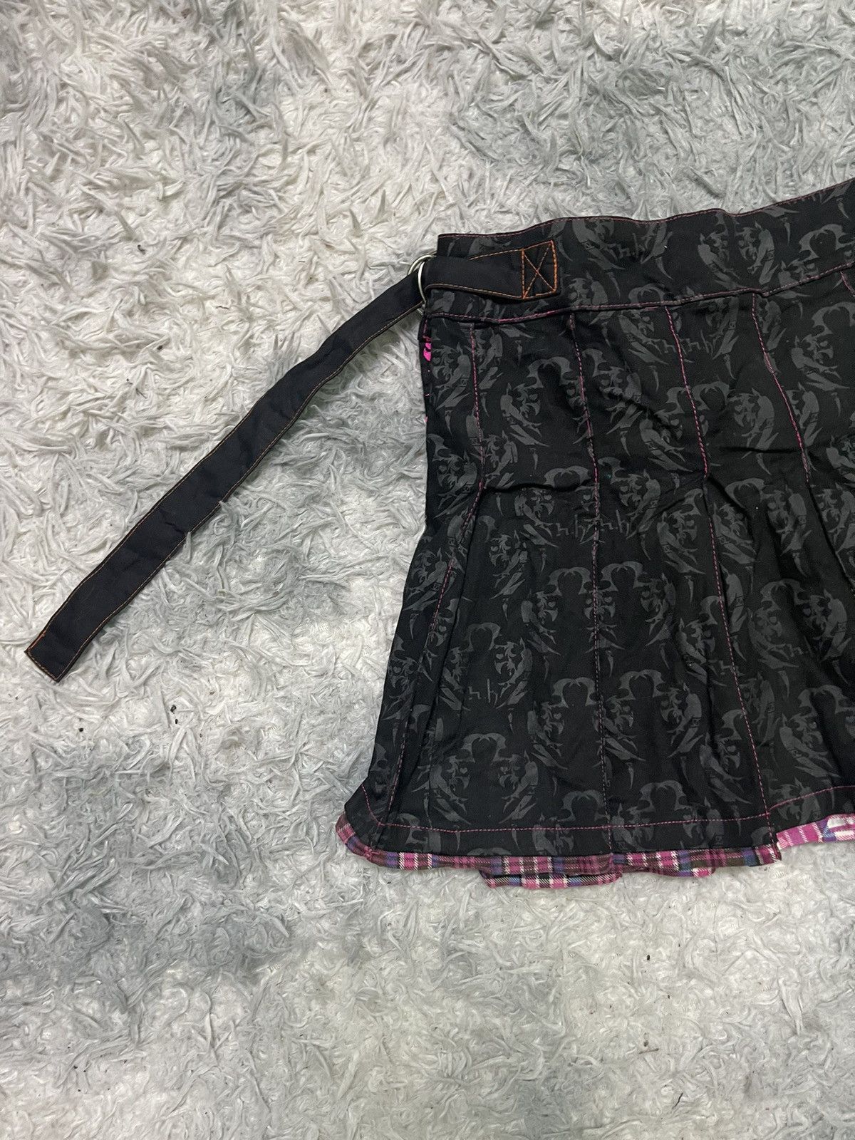 If Six Was Nine 2000s PUNK STYLE SKIRT FULL PRINT BRAND DOUBLE H Size 29" - 7 Thumbnail