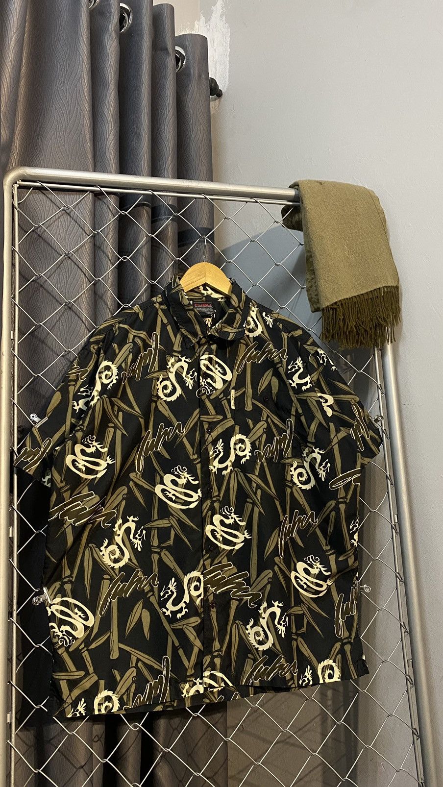 Fubu × Japanese Brand × Vintage FUBU AOP DRAGON SHIRT BUTTON UP RAYON LARGE Size US L / EU 52-54 / 3 - 1 Thumbnail