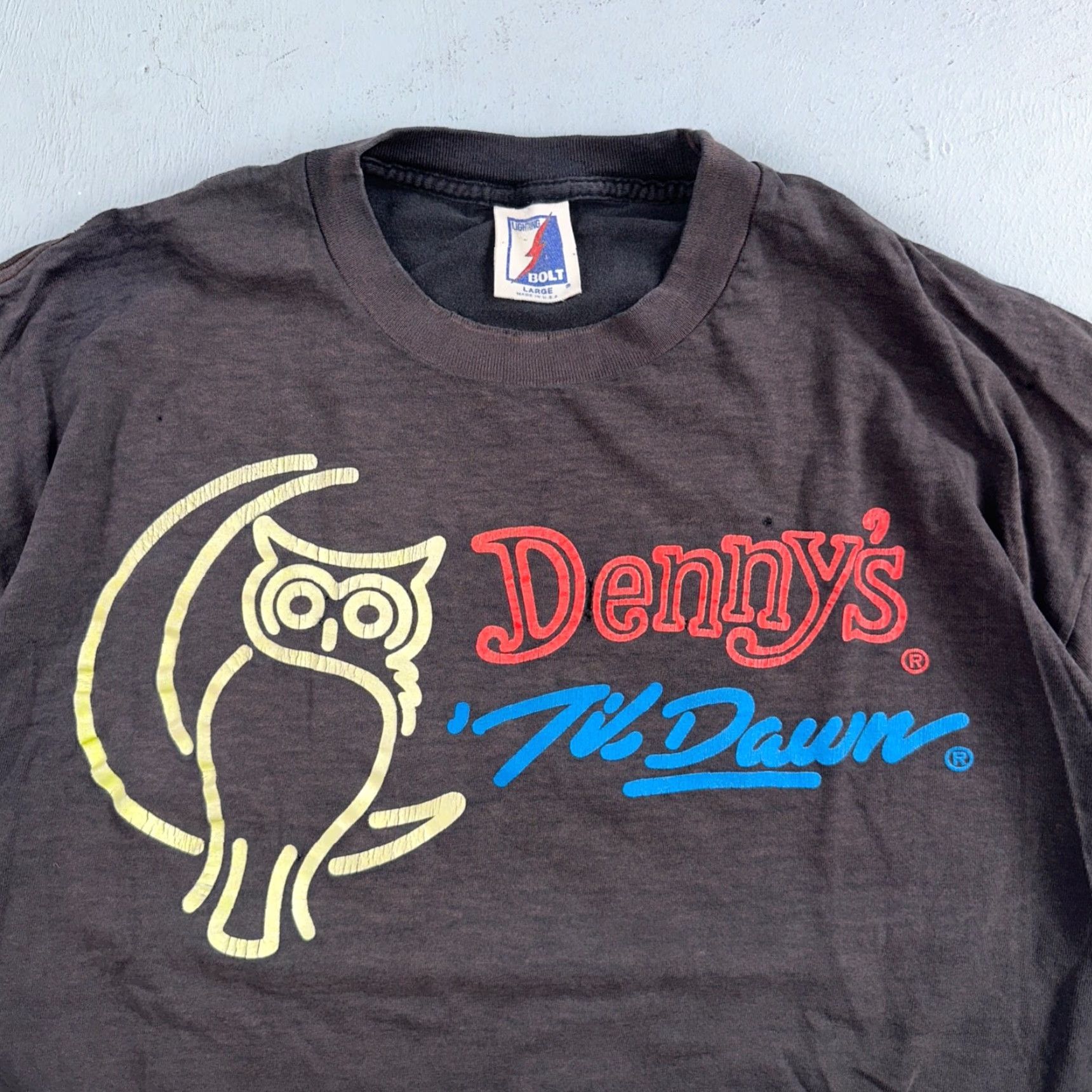 Vintage VINTAGE Denneys Til Dawn 90s VTG T Shirt Funny Owl Life Too Short Sleep Joke Text Faded Lightning Bolt Black Men L Crew Neck Short Sleeve Size US L / EU 52-54 / 3 - 2 Thumbnail