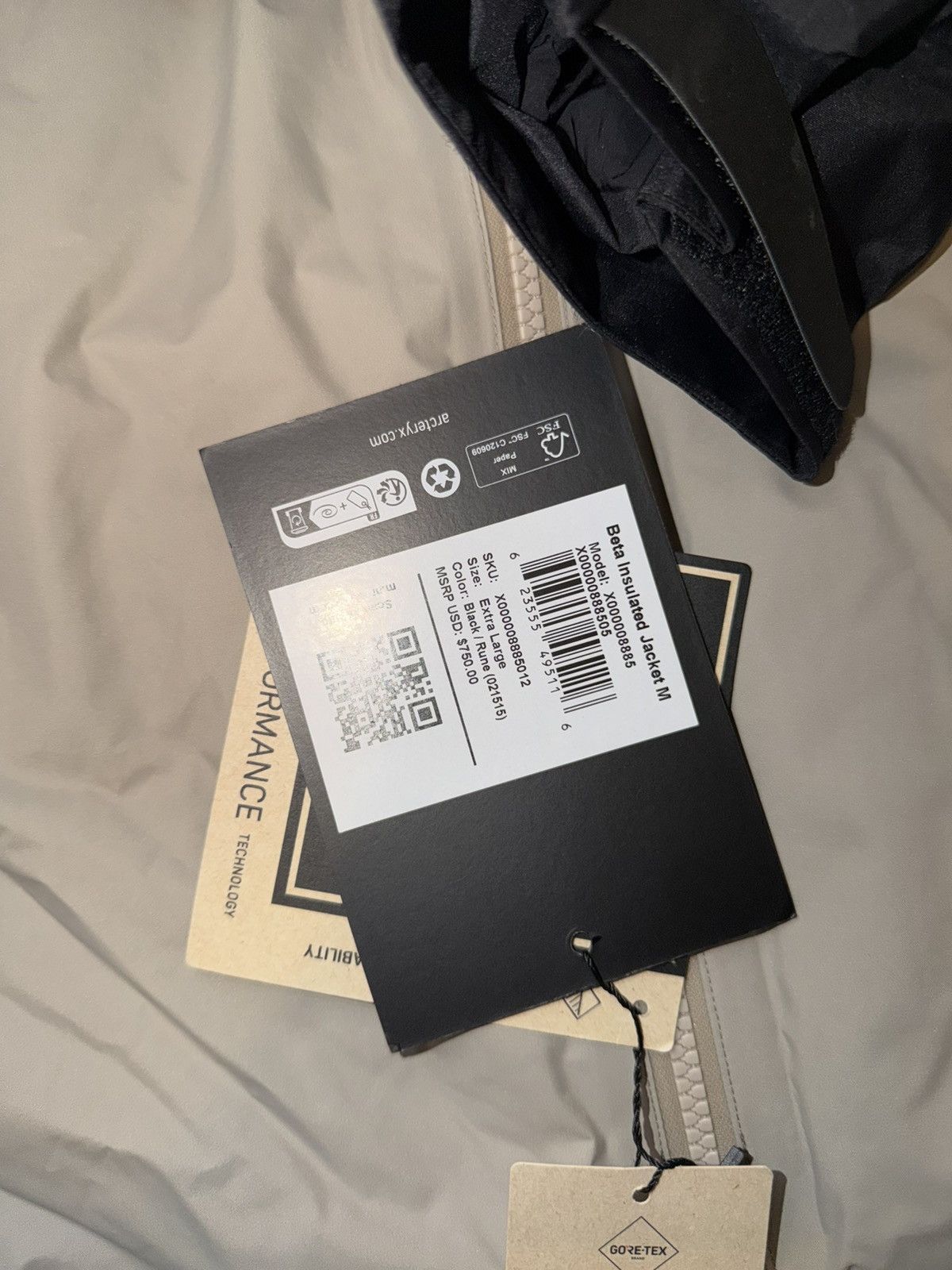 Arc'teryx Arc’teryx Beta Insulated Jacket Black Rune Size US XL / EU 56 / 4 - 9 Thumbnail