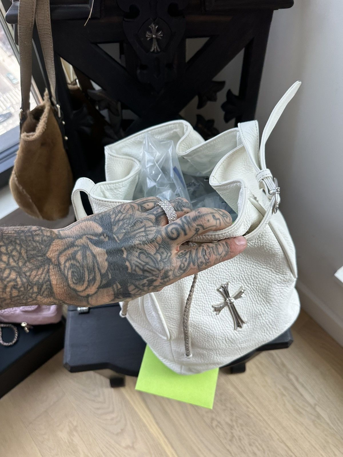 Chrome Hearts CHROME HEARTS XL LARGE WHITE LEAHER HIPPIE TRAVEL BAG Size ONE SIZE - 14 Thumbnail