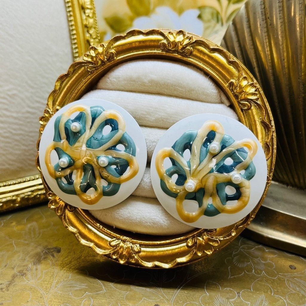 Vintage Vintage Cottagecore Enamel Earrings Green Yellow White Pearl Size ONE SIZE - 1 Thumbnail
