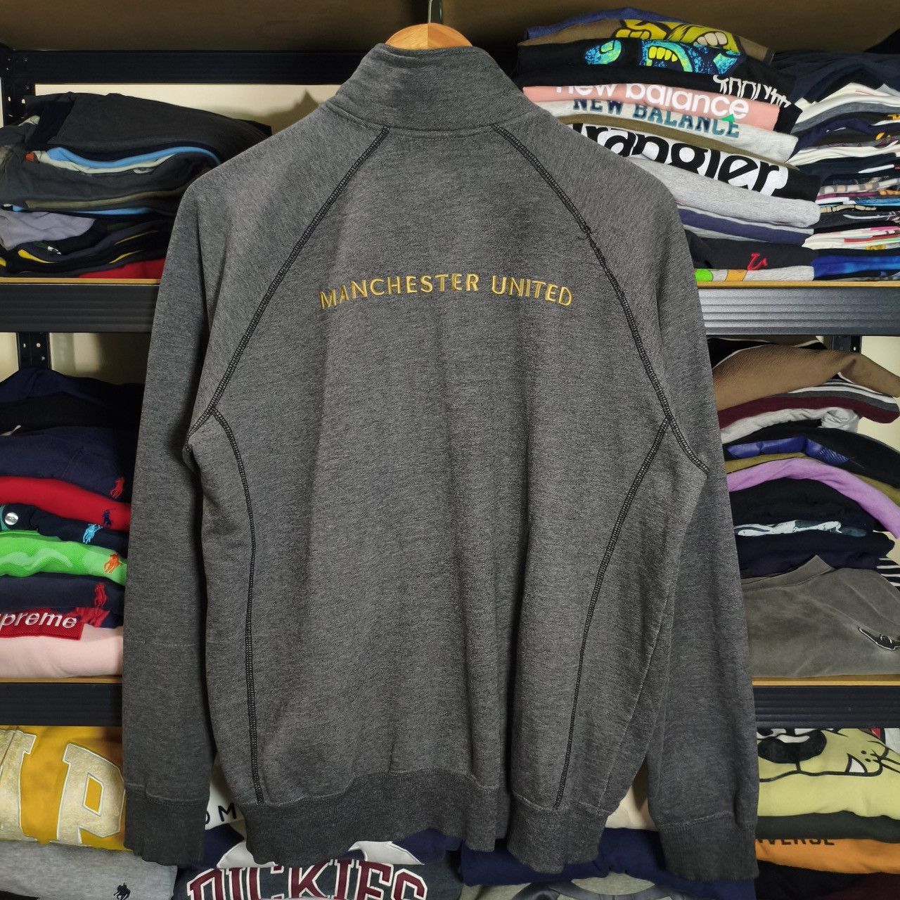 Vintage Vtg Manchester United track jacket embroidered club crest Size US M / EU 48-50 / 2 - 2 Thumbnail