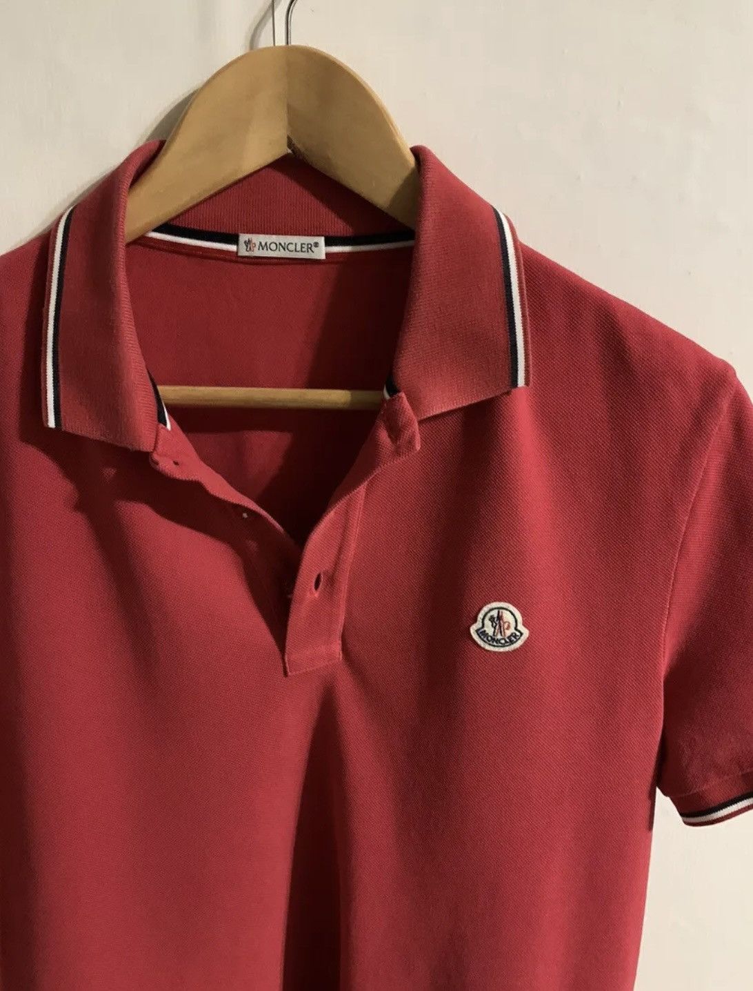 Moncler Moncler polo size M red Size US M / EU 48-50 / 2 - 3 Thumbnail