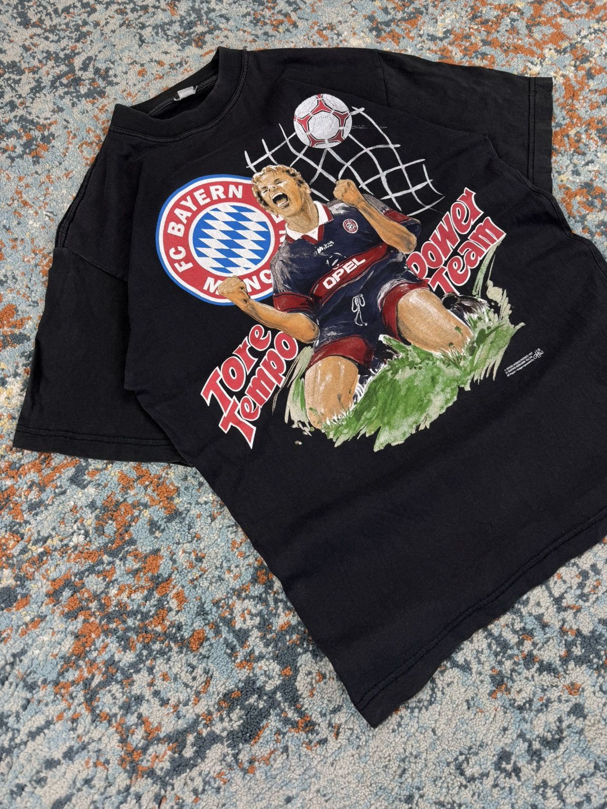 Vintage Vintage 1997 FC Bayern Munchen football soccer graphic tee Size US S / EU 44-46 / 1 - 3 Thumbnail