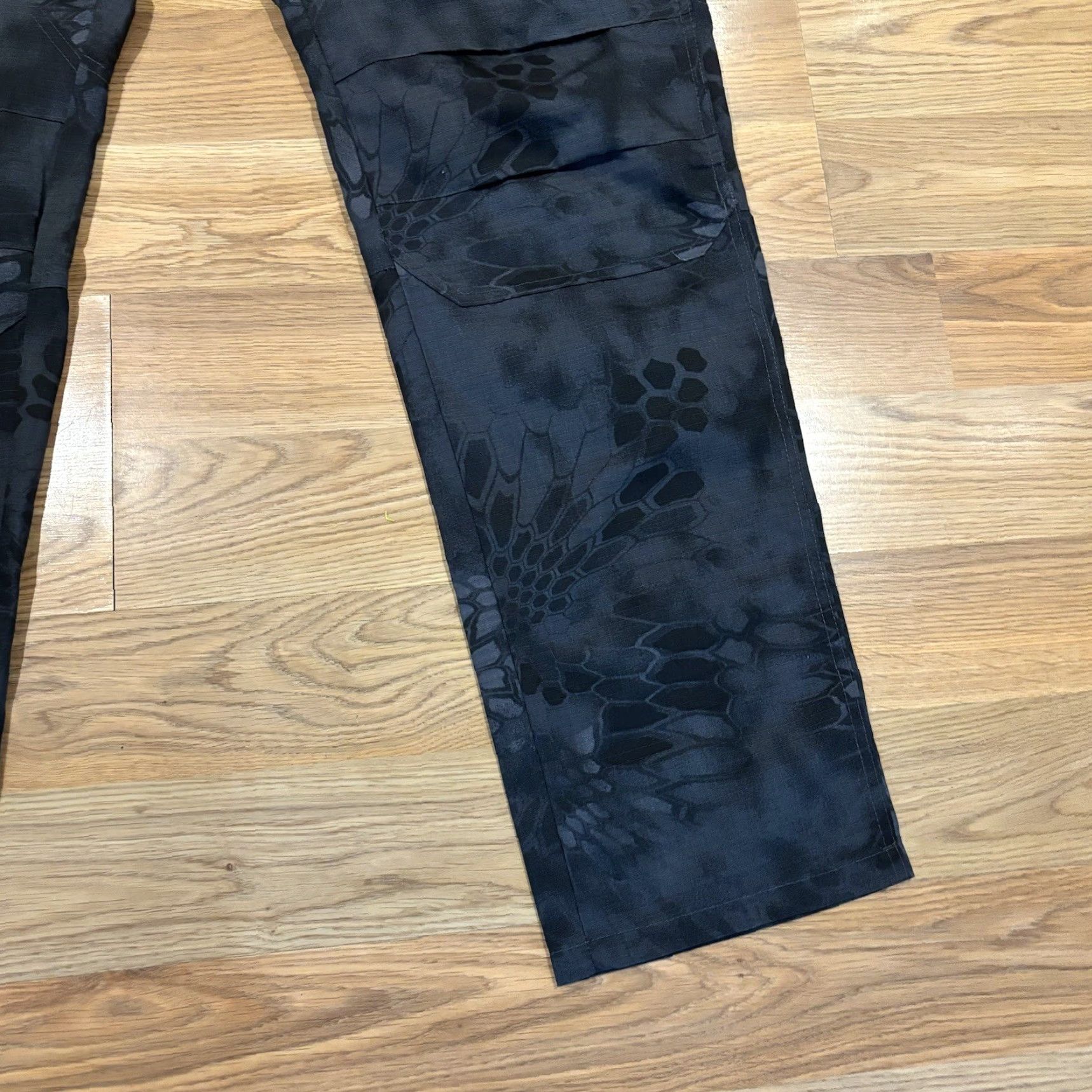 Low Brand W Brand Cargo Tactical Pants Men’s XXXL Dark Gray Pockets Zipper Button Inseam 32in Regular Cargo Pattern Camouflage Army Hip Hop Sports Military Size US 39 - 5 Thumbnail