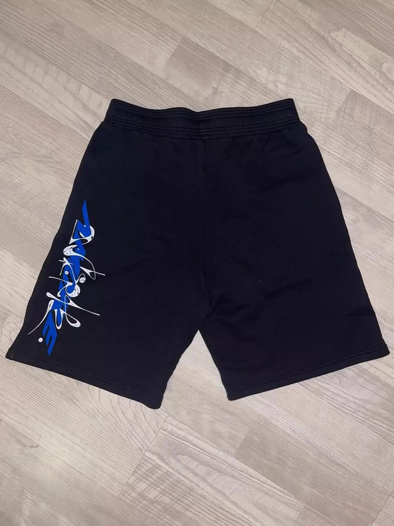 Givenchy Givenchy SizeM Printed Logo Shorts Five Pants Sports Size US 29 - 2 Thumbnail