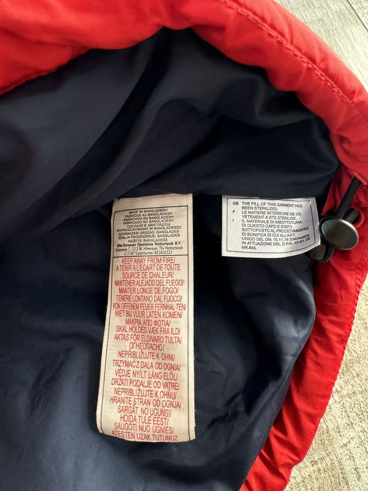 Nike × Vintage Nike red vintage vest Size US L / EU 52-54 / 3 - 5 Thumbnail