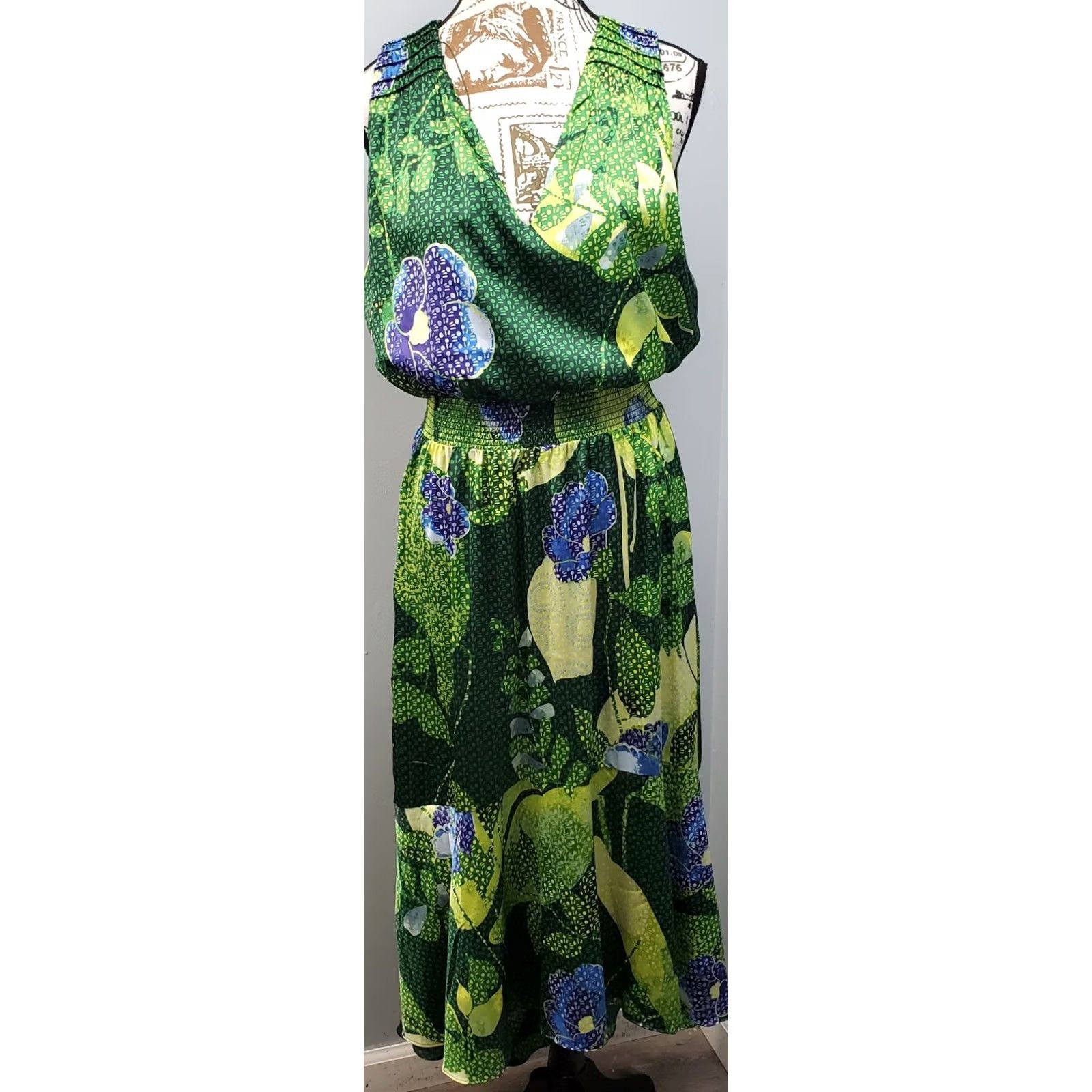 White House Black Market White House Black Market Maxi Dress Womens Size 6 Multicolor Floral Smocked Waist V Neck Sleeveless 100% Polyester Size M / US 6-8 / IT 42-44 - 2 Thumbnail