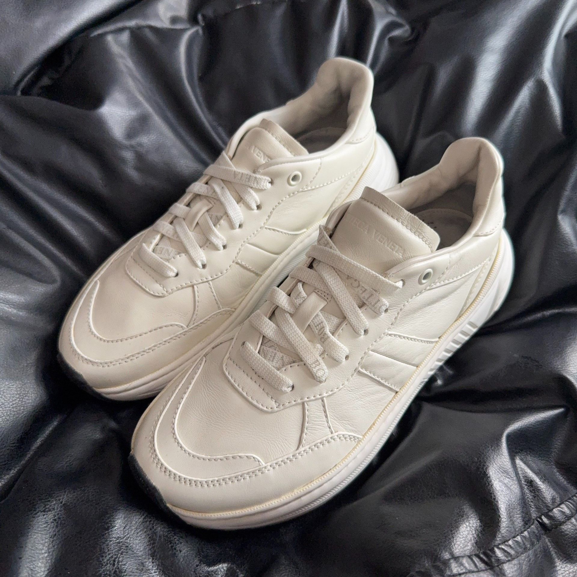 Bottega Veneta Bottega Veneta White Lowtop Sneakers 39 Men Size US 6.5 / EU 39-40 - 1 Thumbnail