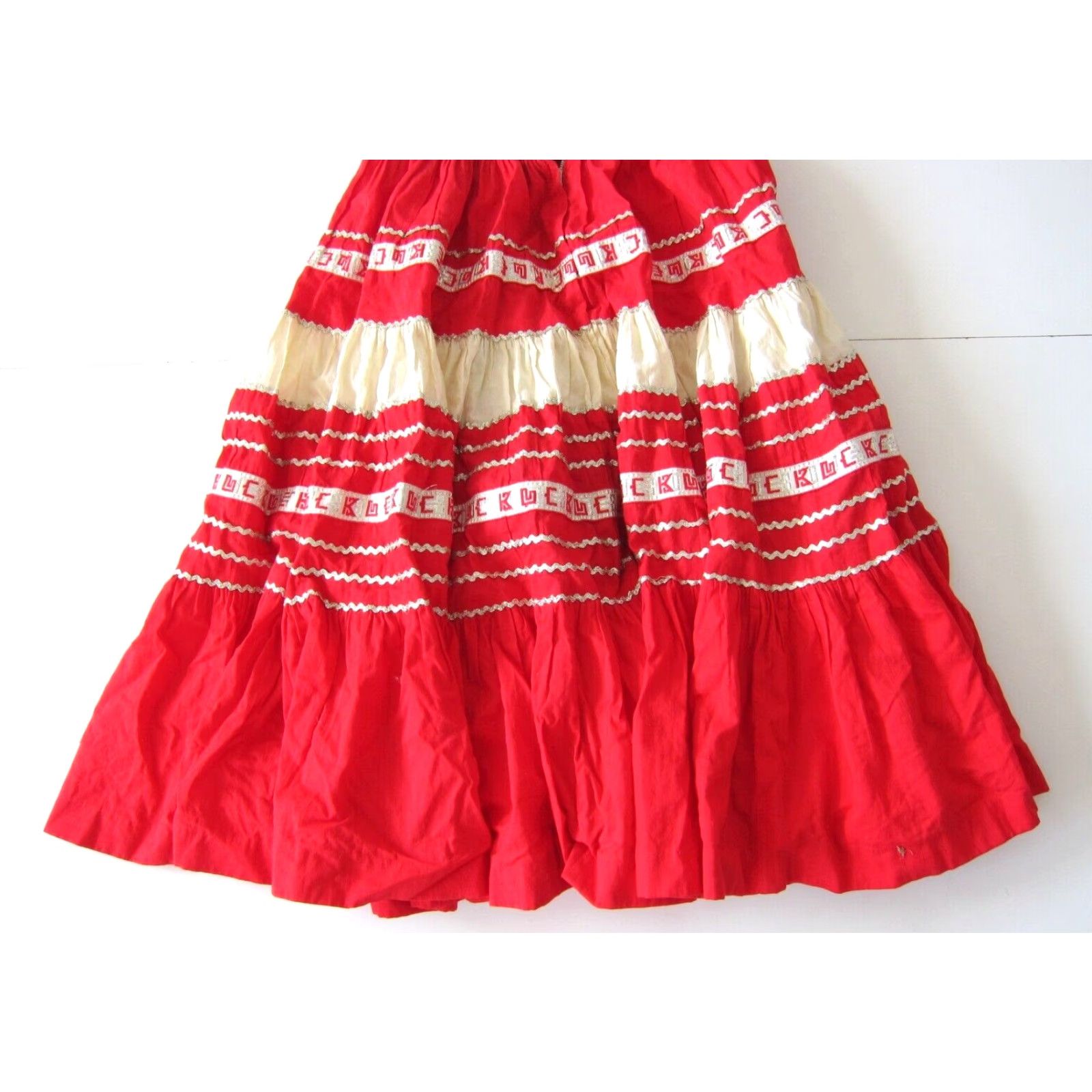 DANCER VINTAGE Handmade Red Ivory Cotton Embroidered Pettiskirt Square Dance XS Skirt Womens Vintage Cowboy Western Size 26" / US 2 / IT 38 - 5 Thumbnail