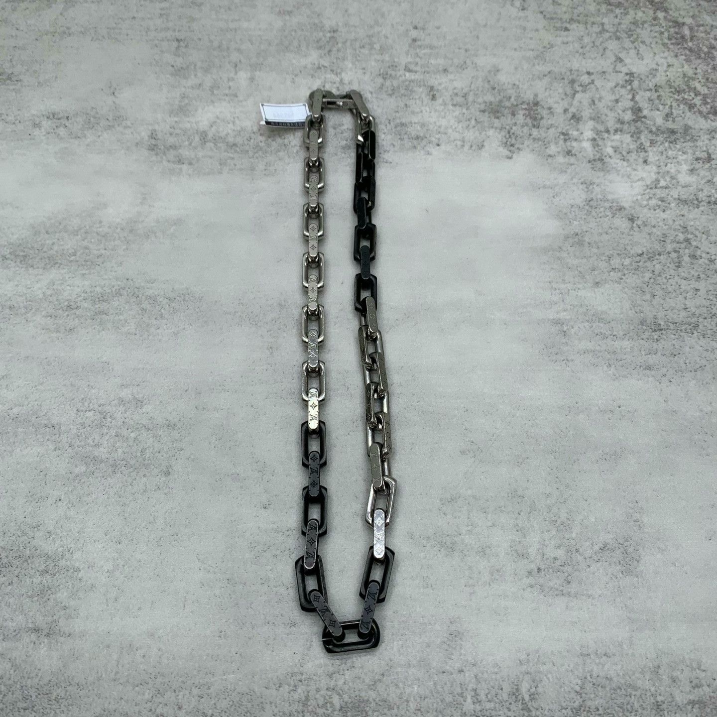 Louis Vuitton lv black and silver chain necklace Size ONE SIZE - 1 Thumbnail
