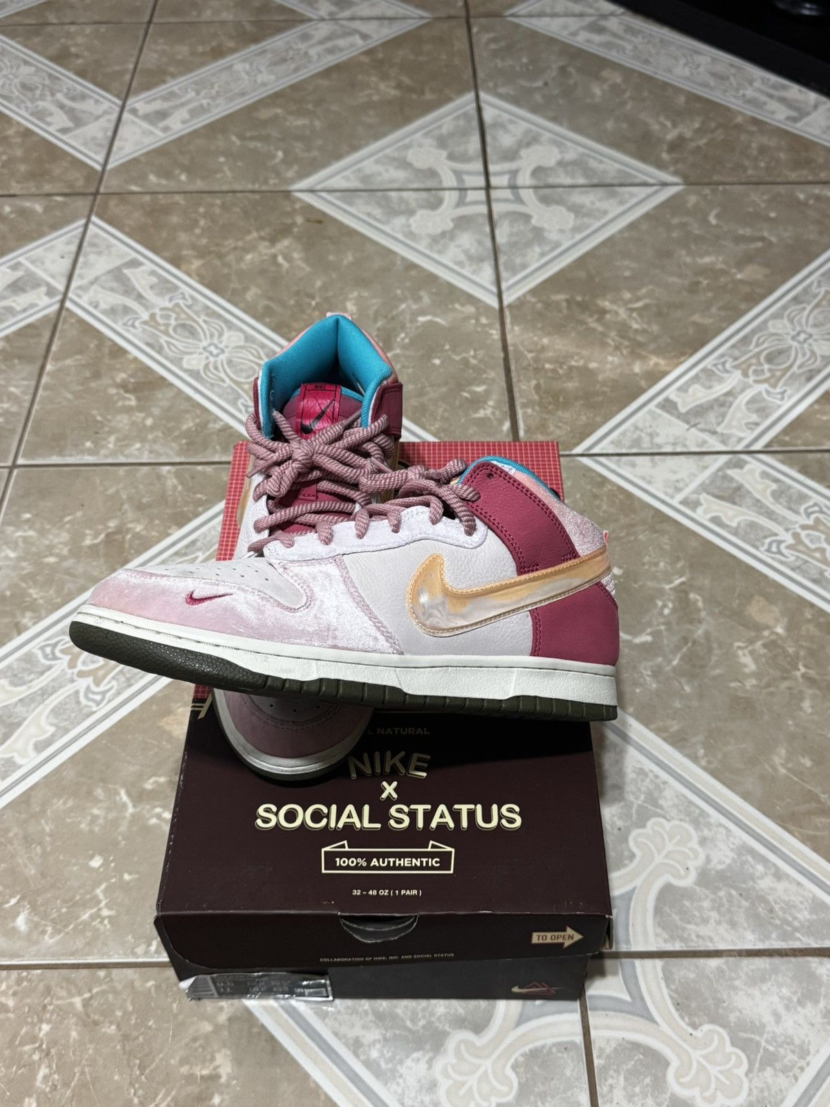 Social Status Social status strawberry milk mid dunks Size US 9.5 / EU 42-43 - 11 Thumbnail