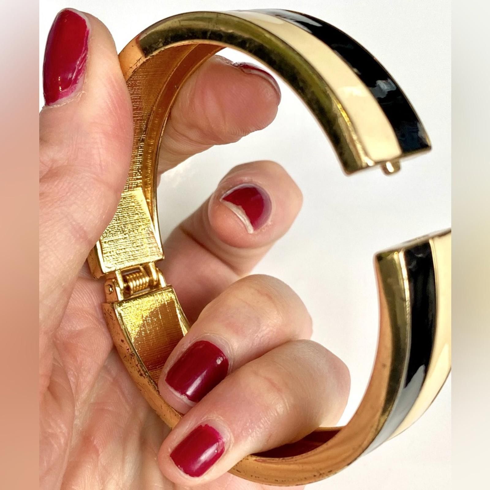Other Black Enamel Gold Tone Hinged Bangle Designer Style Chic Size ONE SIZE - 3 Thumbnail