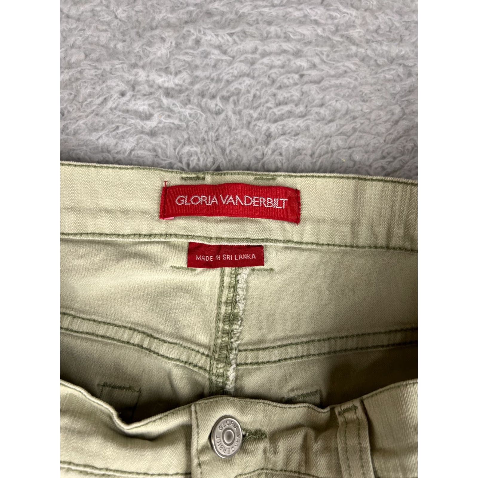 Gloria Vanderbilt Gloria Vanderbilt Capri Pants Women 10 Green Twill Stretch Cotton Blend Regular Rise 22 Inseam 7 In Belt Loops 5-Pocket Denim Jeans Womens Size 32" / US 10 / IT 46 - 7 Thumbnail