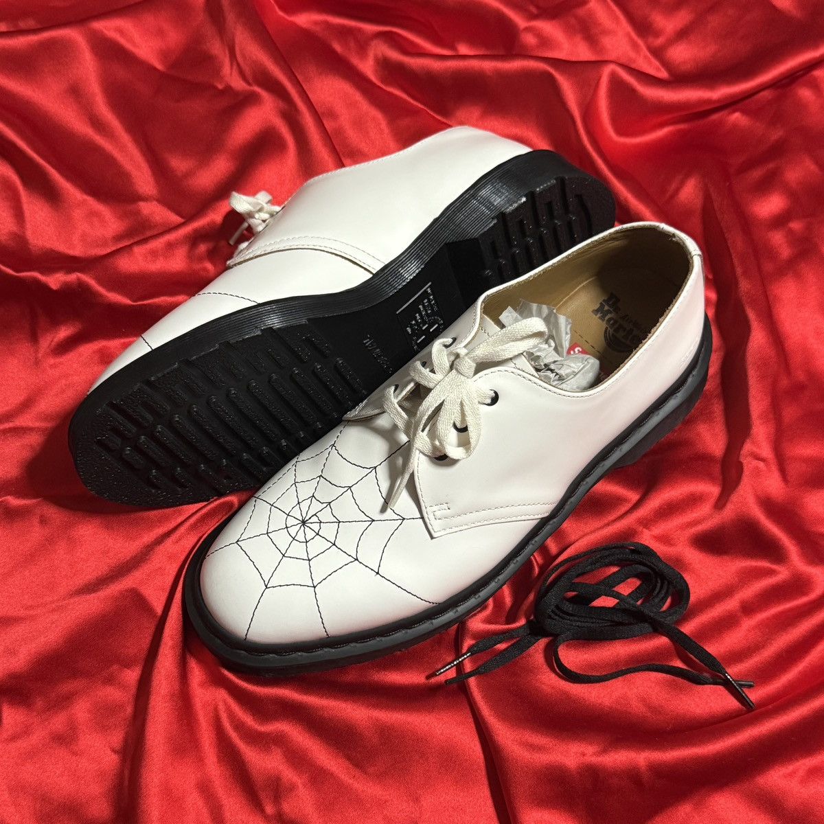 Dr. Martens × Supreme Dr. Martens x Supreme Sacred Heart 3-Eye 