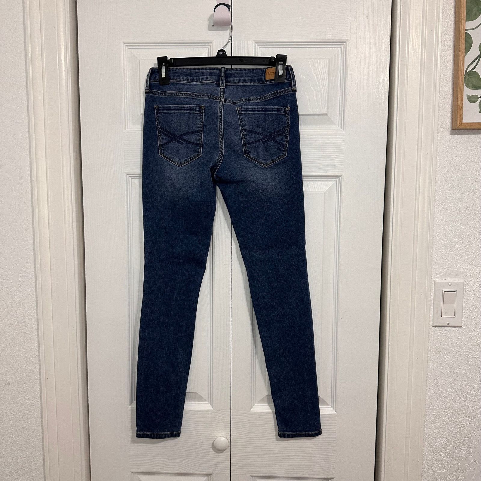 Aeropostale Aeropostale Lo-Rise Jegging Jeans Size 4 Womens Size 27" / US 4 / IT 40 - 2 Thumbnail