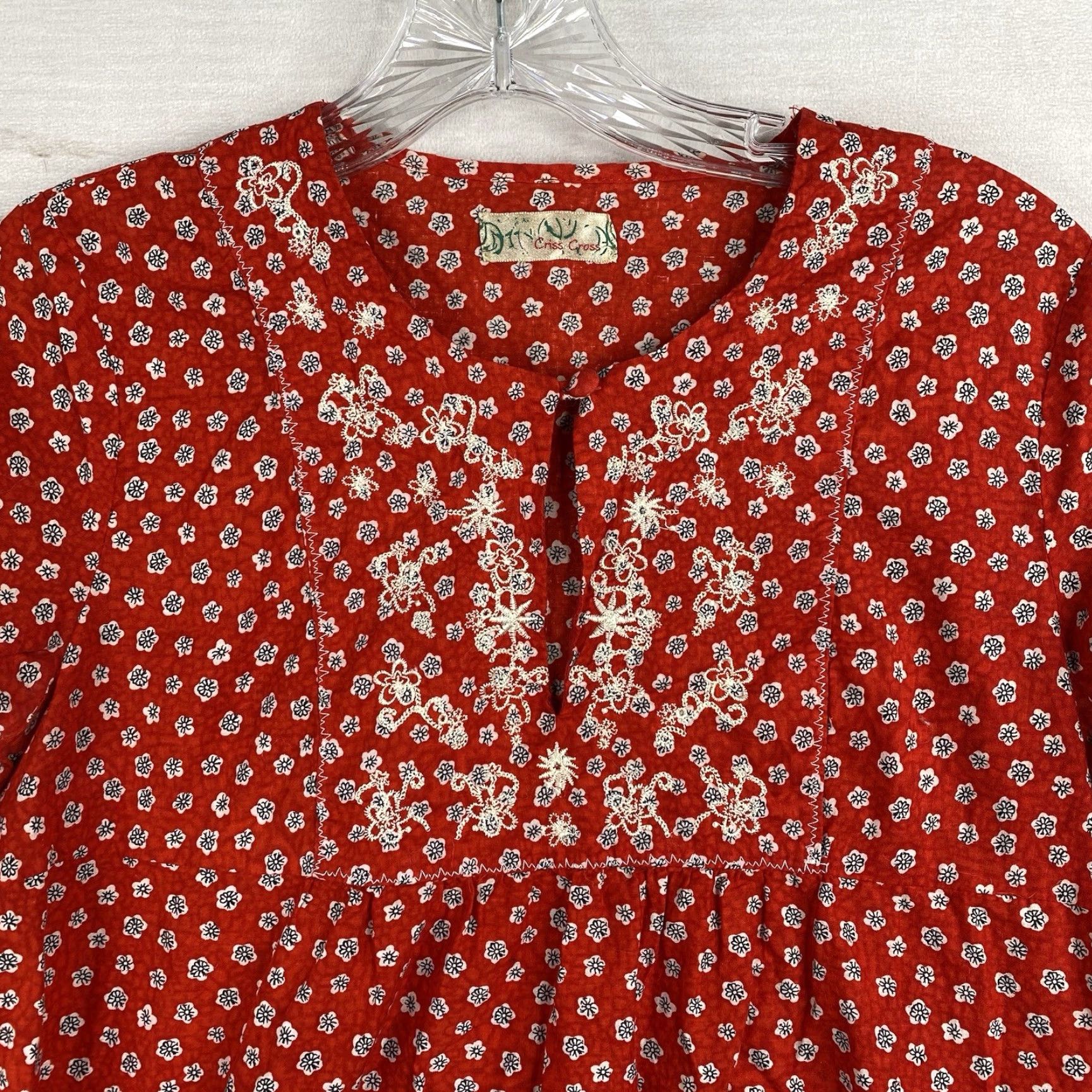 Vintage VINTAGE Criss Cross Top Y2K Sz L Boho Hippie Floral Embroidered Cottagecor Red Cotton Blouse Women Size L / US 10 / IT 46 - 2 Thumbnail