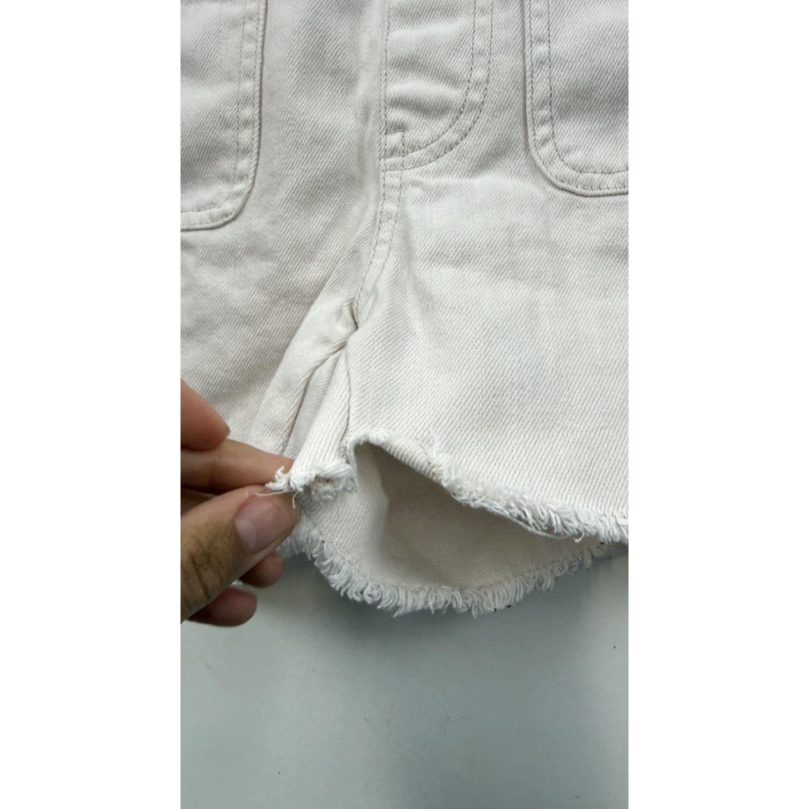 Madewell VINTAGE Madewell Overalls Shorts Womens XS Ecru Denim Raw Hem Frayed Side Zip Shortalls Size 26" / US 2 / IT 38 - 4 Thumbnail