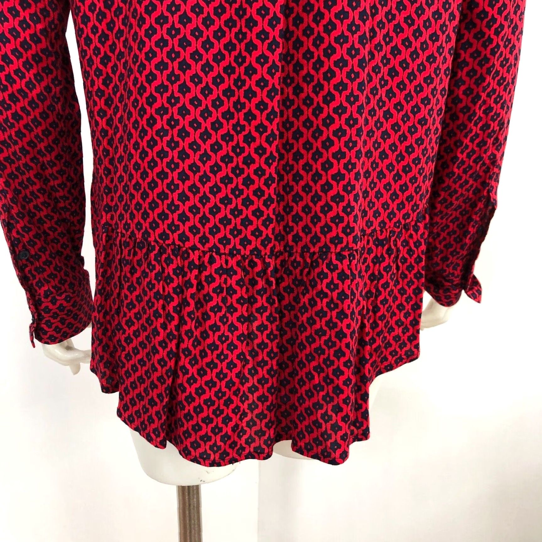Banana Republic Banana Republic Shirt Button-Up All Over Print Long Sleeve Boyfriend Fit Red Women's M Casual Geometric 4.24 Vintage No Size M / US 6-8 / IT 42-44 - 5 Thumbnail