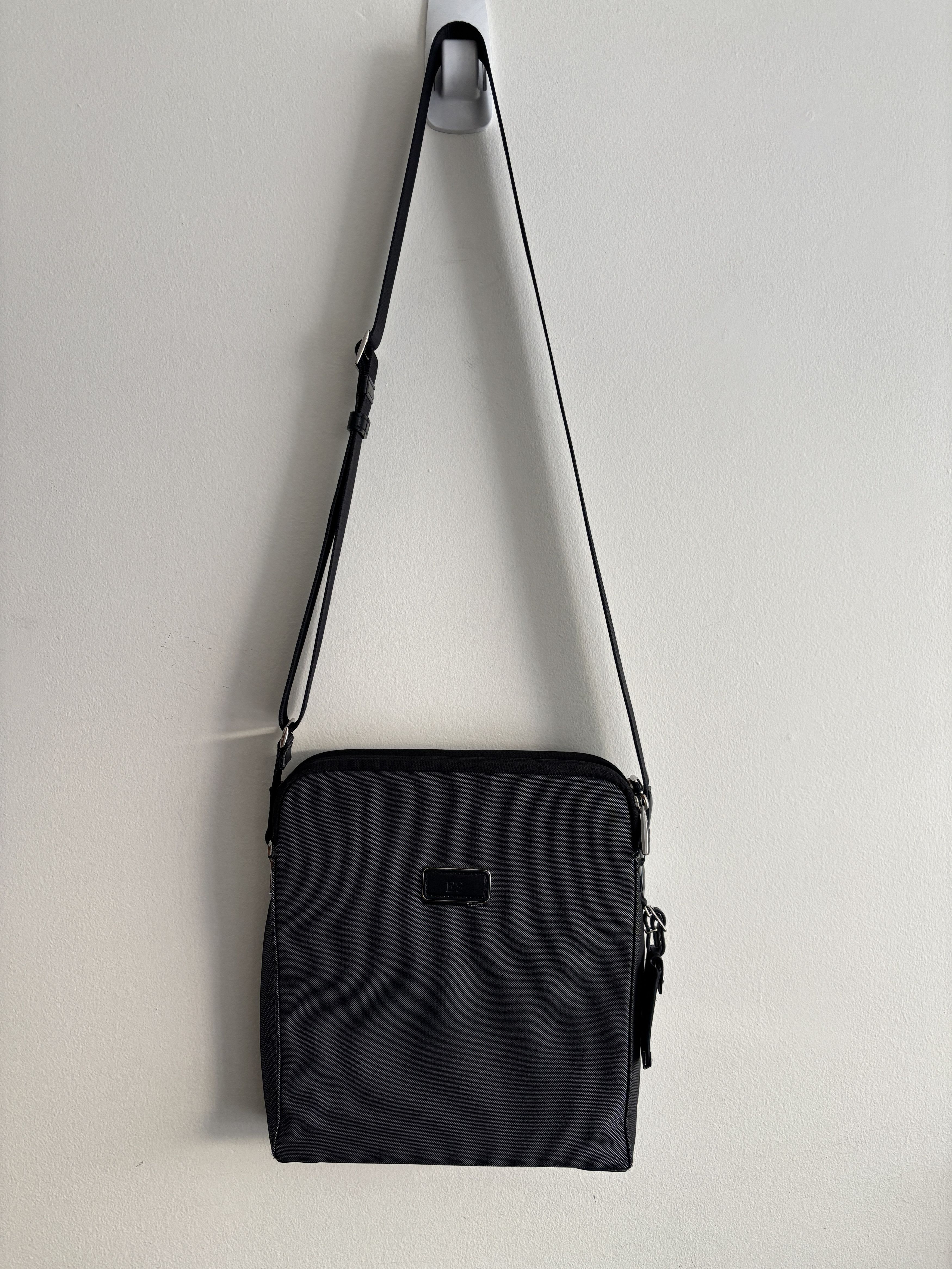 Tumi $400 Arrivé Lucas Nylon/ Leather Crossbody Messenger/ Sling Size ONE SIZE - 5 Thumbnail