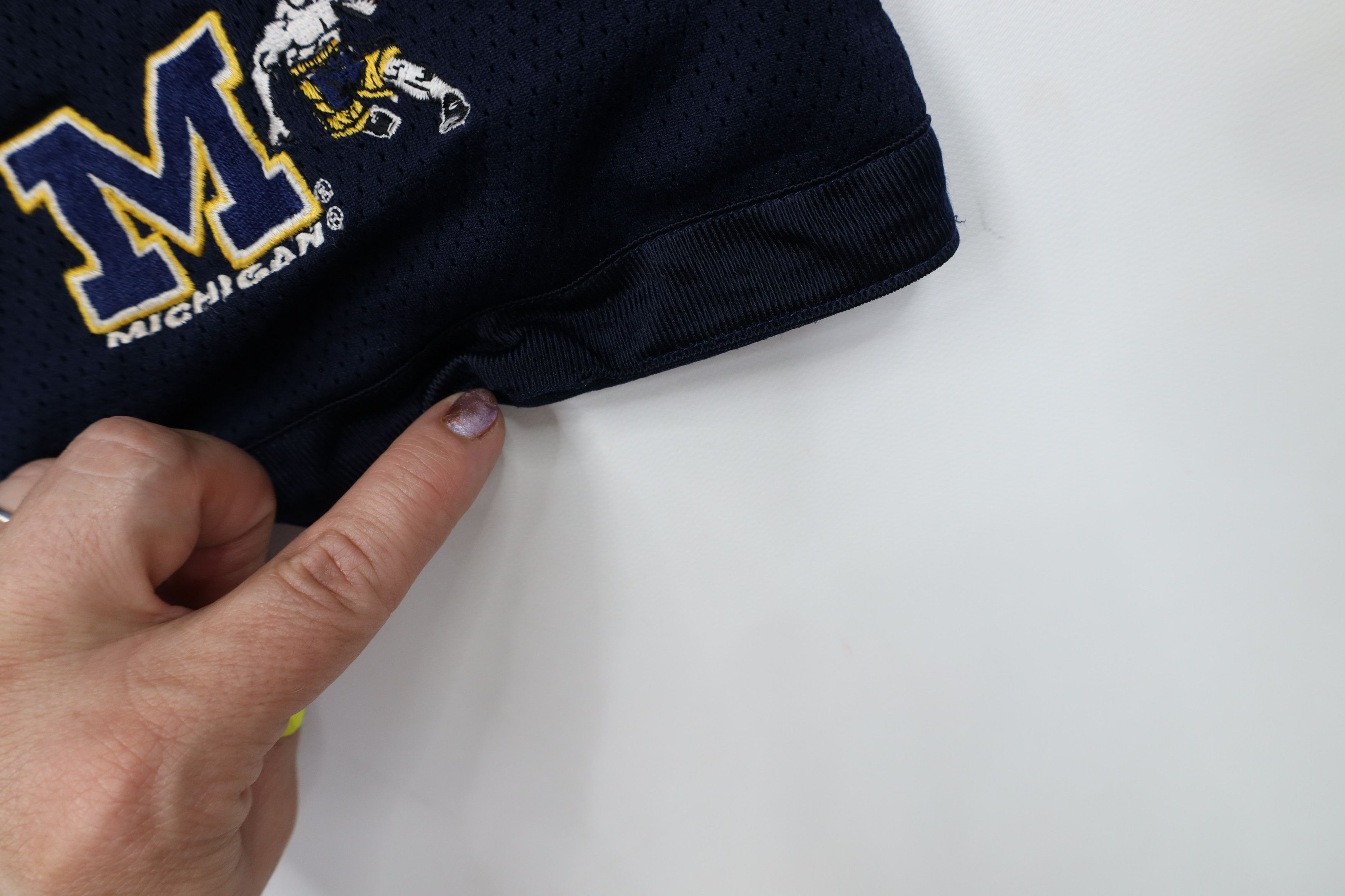 Vintage Vintage 90s And1 And One University of Michigan Shorts Size US 36 / EU 52 - 9 Thumbnail