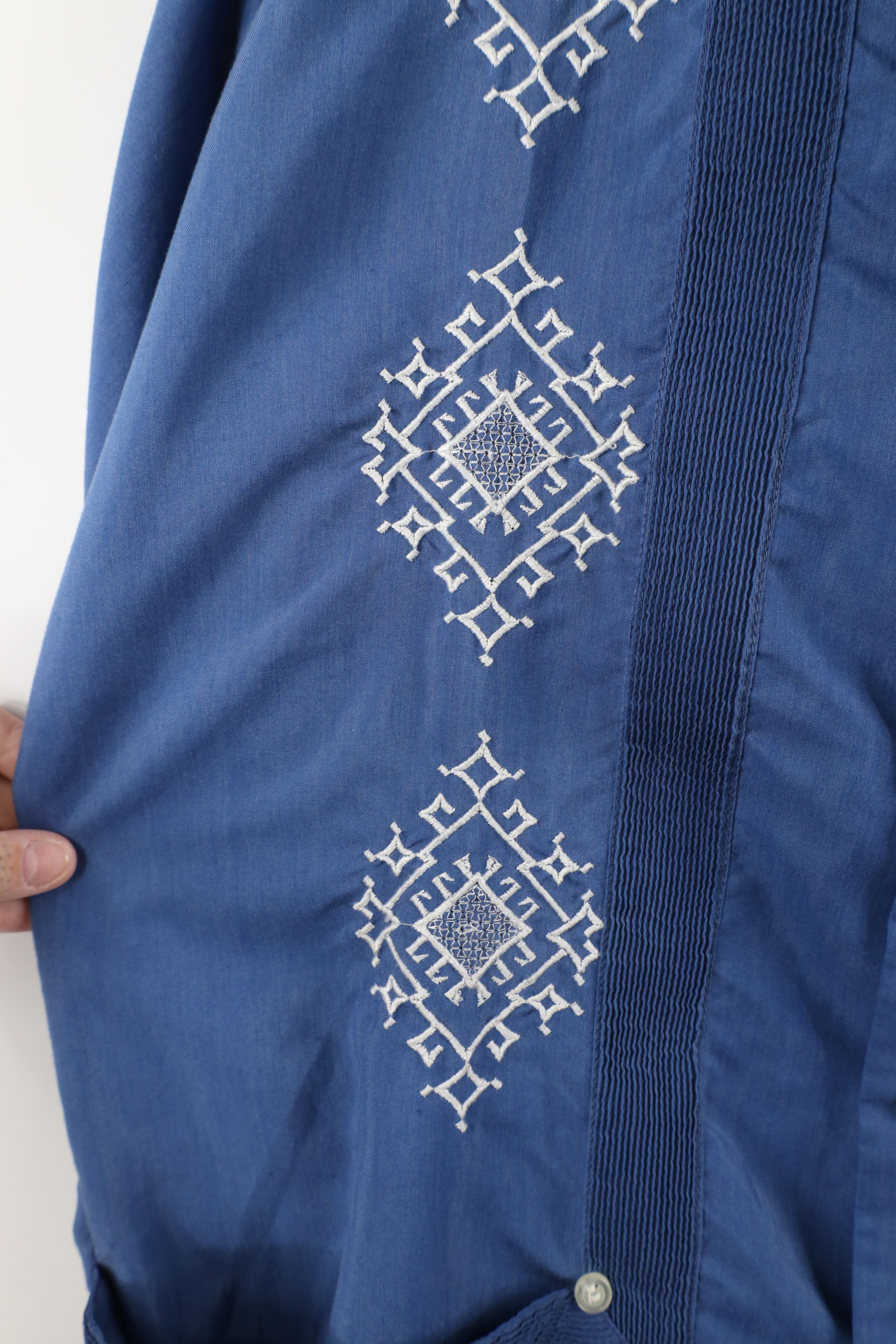 Vintage Vintage 70s Streetwear Geometric Looped Collar Button Shirt Size US M / EU 48-50 / 2 - 6 Thumbnail
