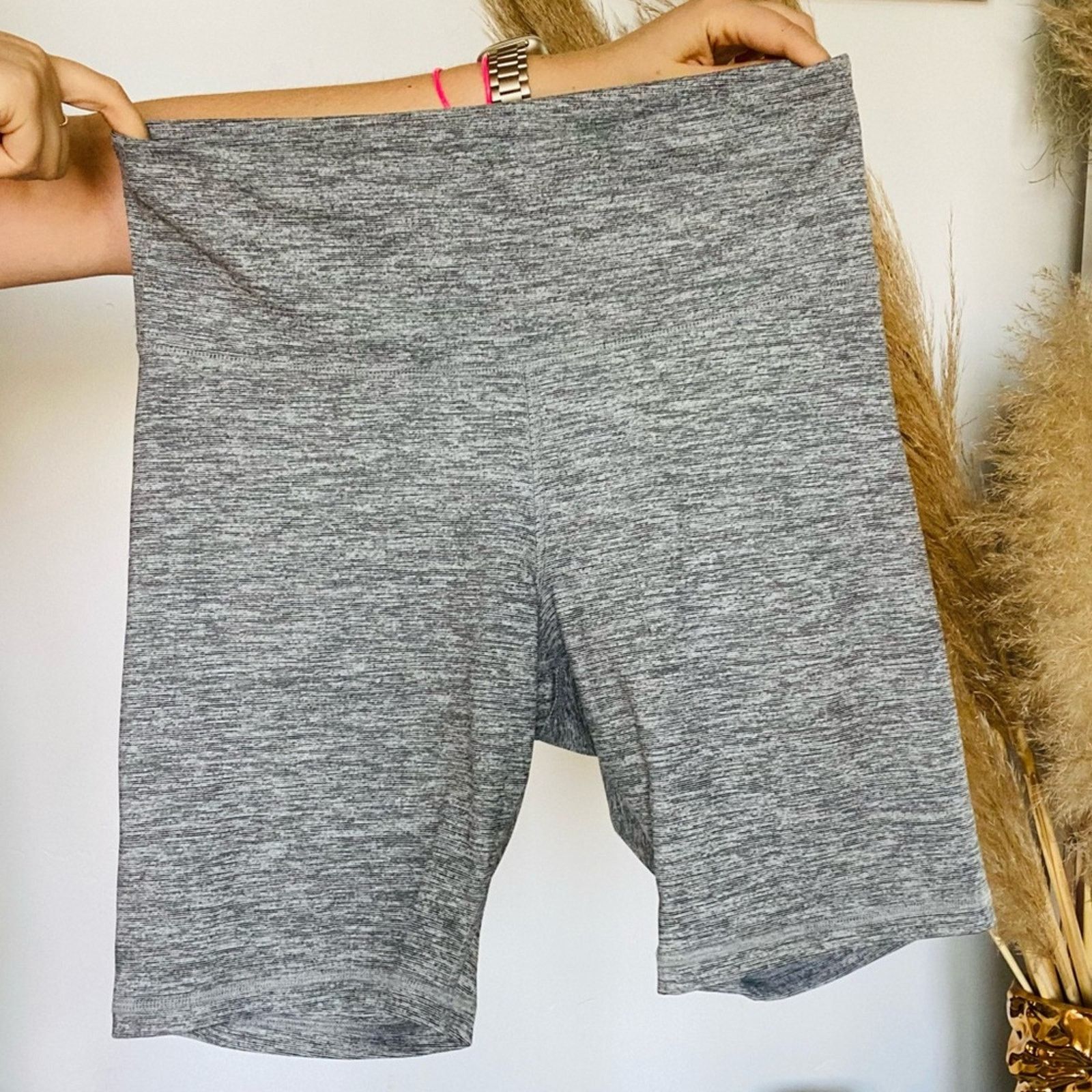 Old Navy OLD NAVY Grey White Stripe High Rise Waisted Biker Shorts 8" Size 30" / US 8 / IT 44 - 4 Thumbnail
