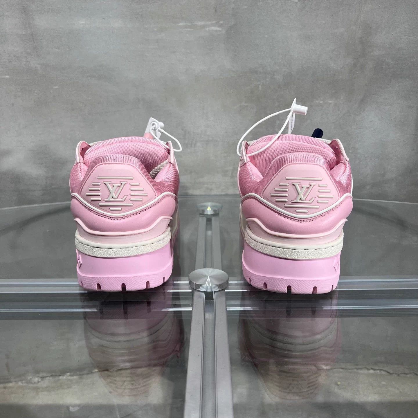 Louis Vuitton LV Trainer Pink Size 35 (runs large) Size US 4 / IT 34 - 6 Thumbnail