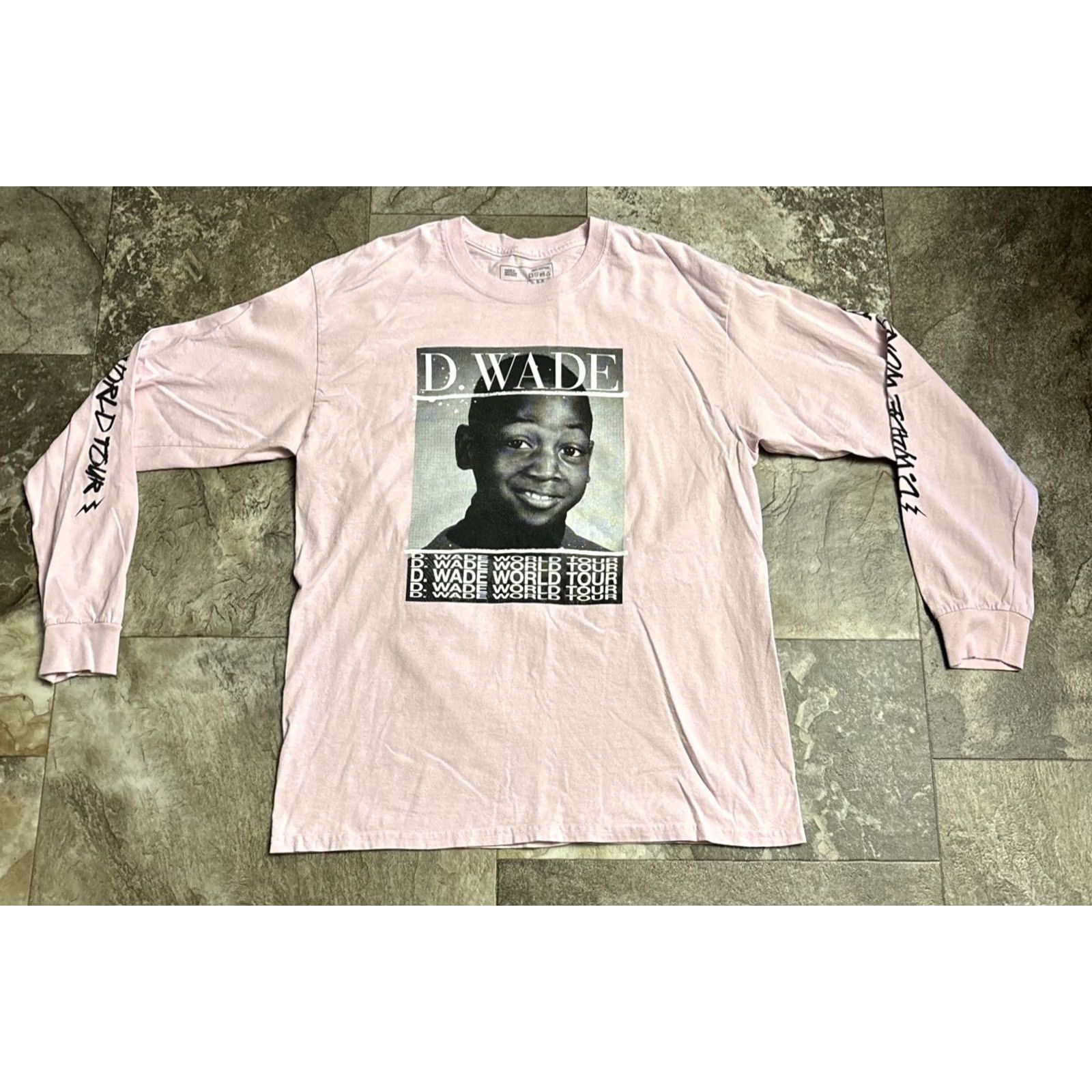 Vintage Bleacher Report Dwayne Wade World Tour Long Sleeve T-Shirt Crew Neck Pink L Mens/Boys Size US L / EU 52-54 / 3 - 2 Thumbnail