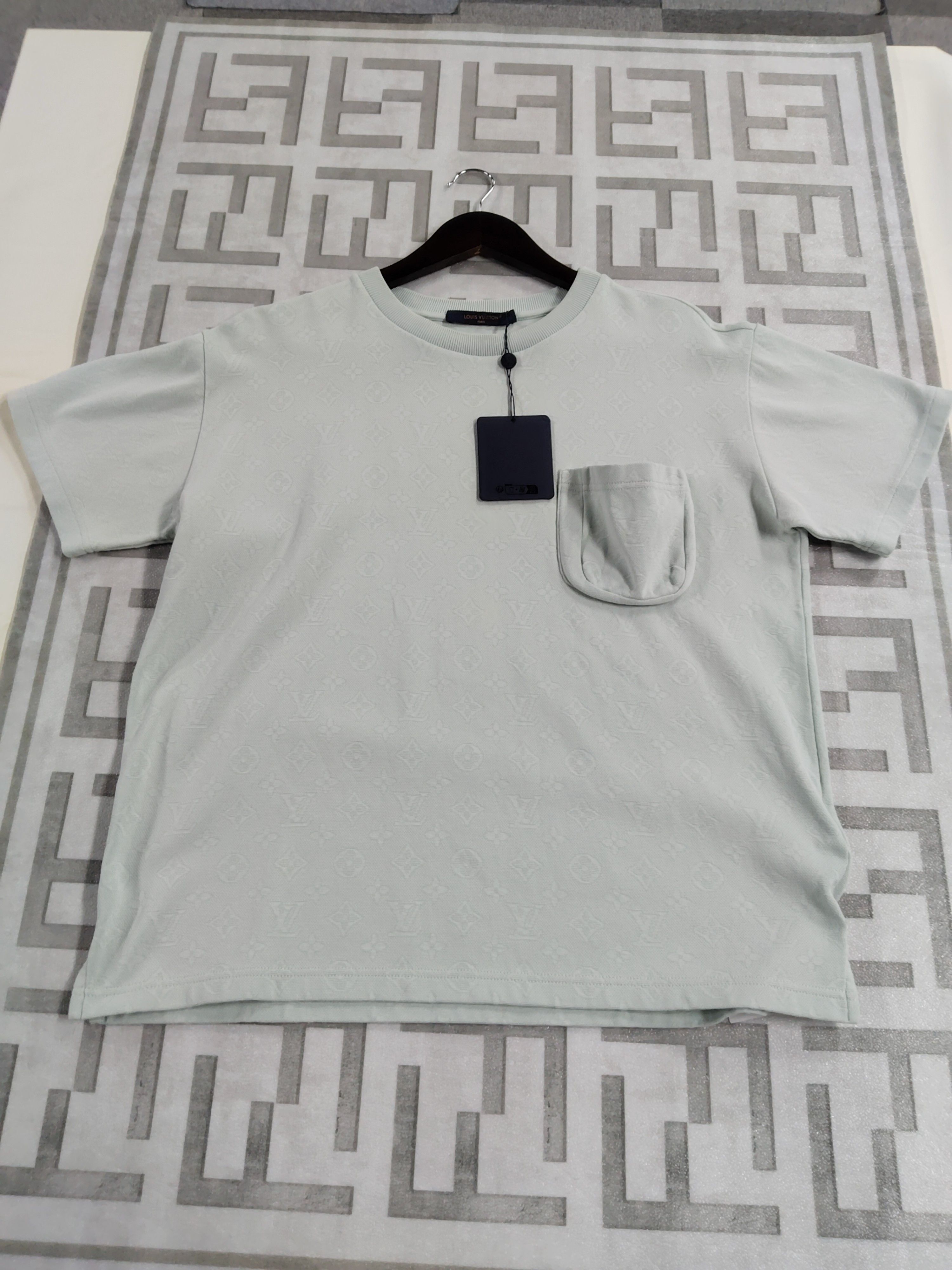 Louis Vuitton Louis Vuitton Monogram 3D Pocket T-Shirt Size M Size US M / EU 48-50 / 2 - 1 Thumbnail