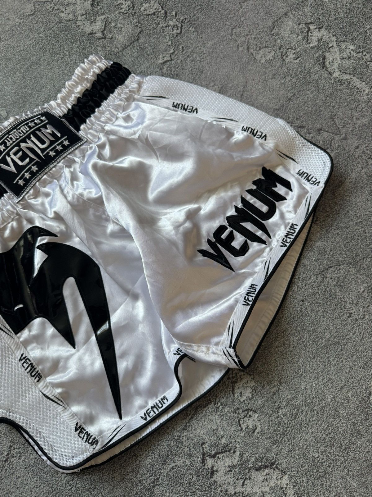 Vintage Venum M big logo shorts 🩳 kick boxing 🥊 Muay Thai karate 🥋 Size US 34 / EU 50 - 3 Thumbnail