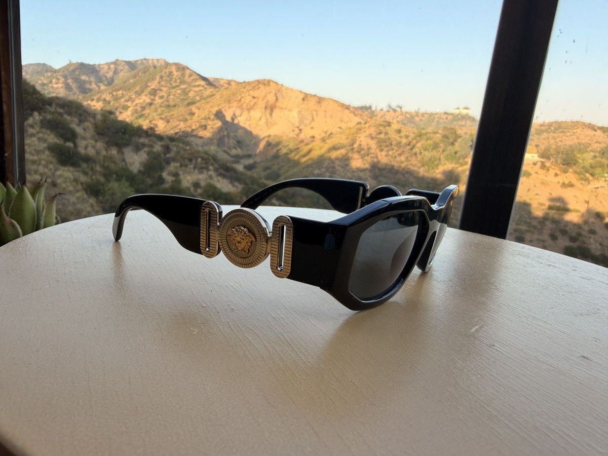 Versace Versace Black Medusa Shield Sunglasses with Case Size ONE SIZE - 1 Thumbnail