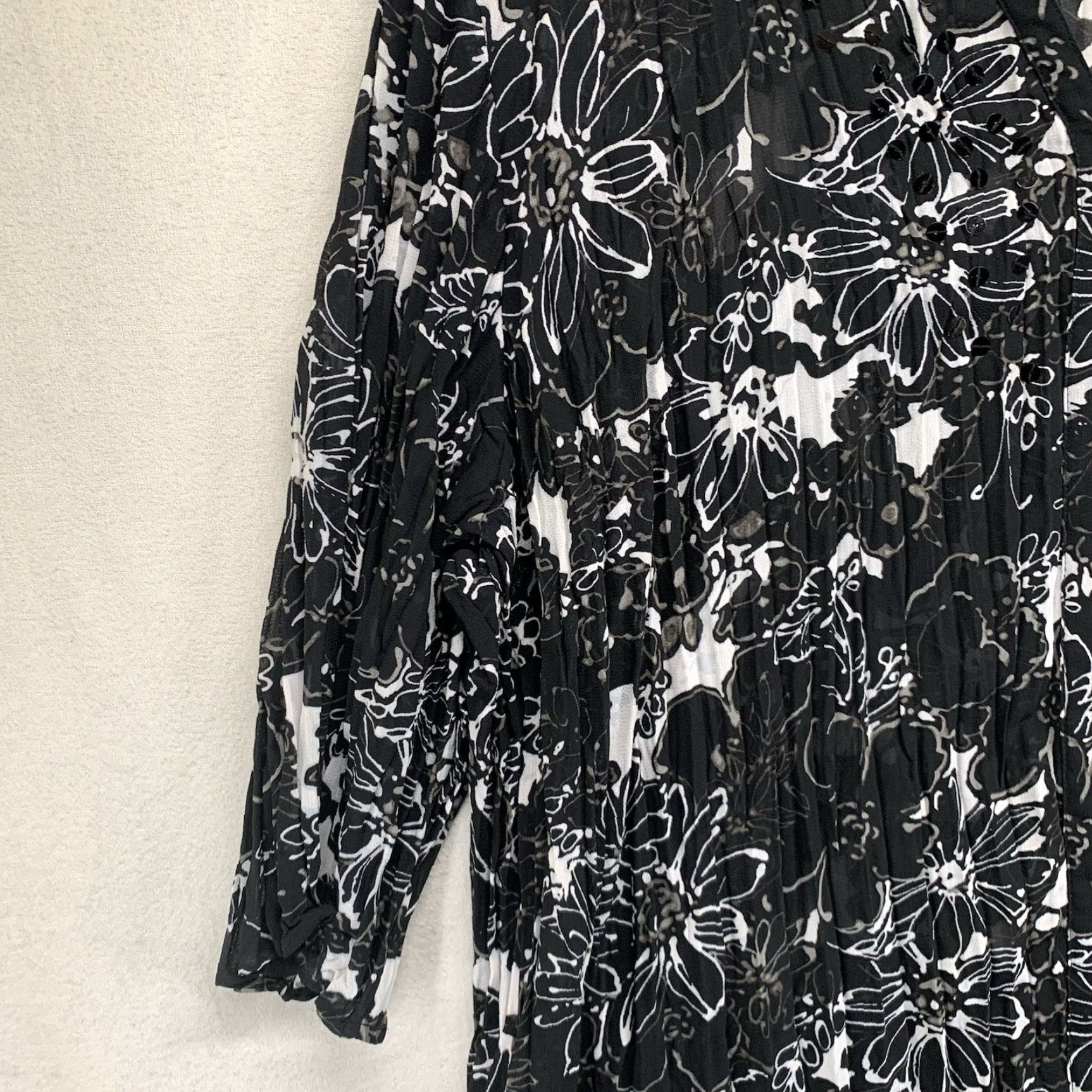 Vintage Lane Bryant Blouse Shirt 22 Black All Over Flower Print Sheer Rhinestone 3/4 Sleeve V-Neck Pullover Womens Size 3XL / US 20-22 - 5 Thumbnail